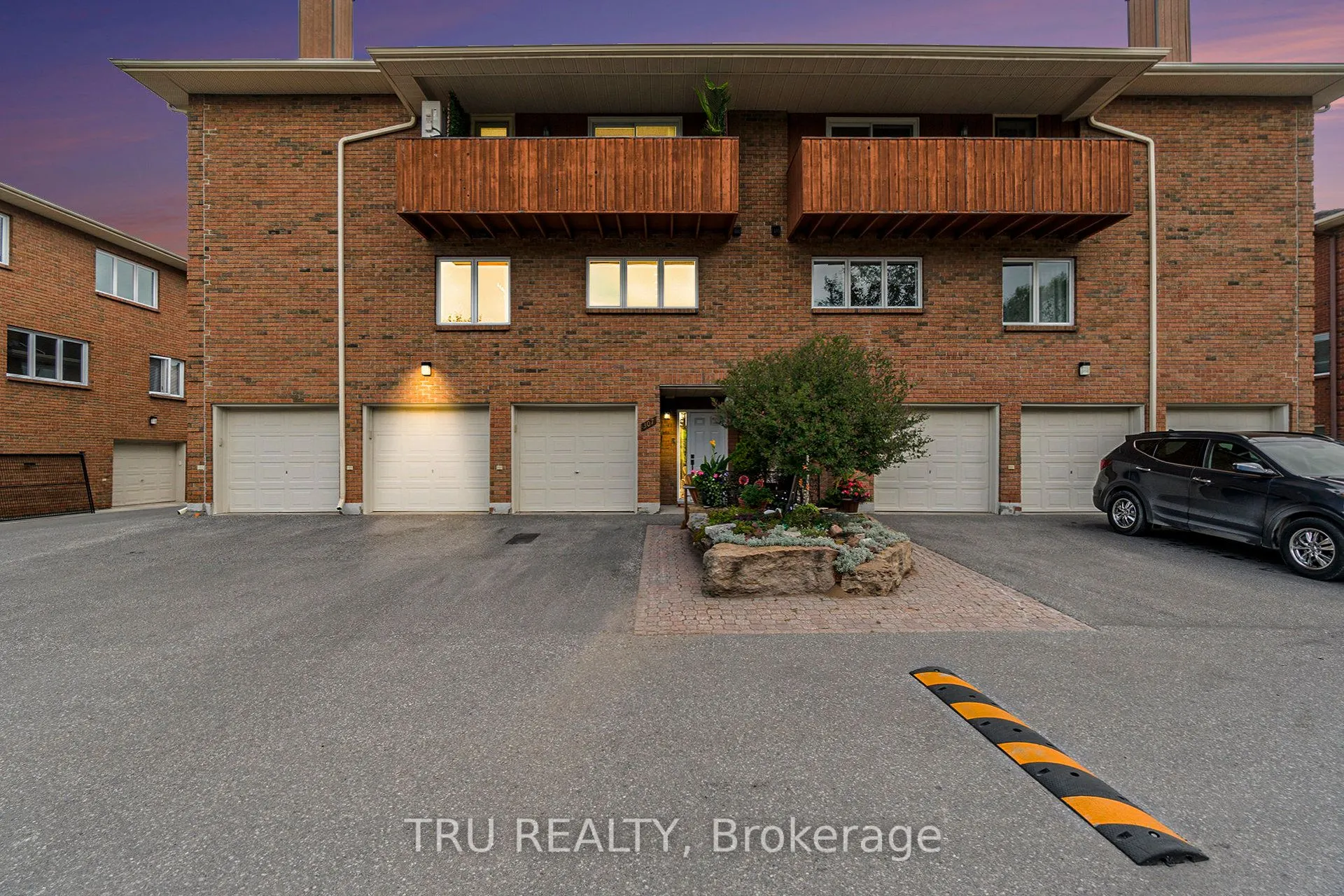 307 Stratas Court, #20