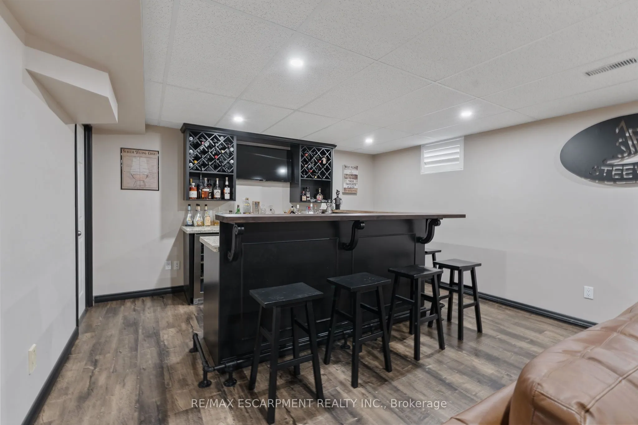 17 Kintyre Court
