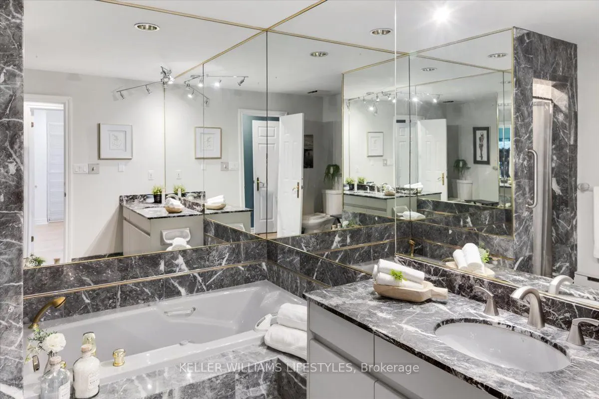 19 King Street, #1202