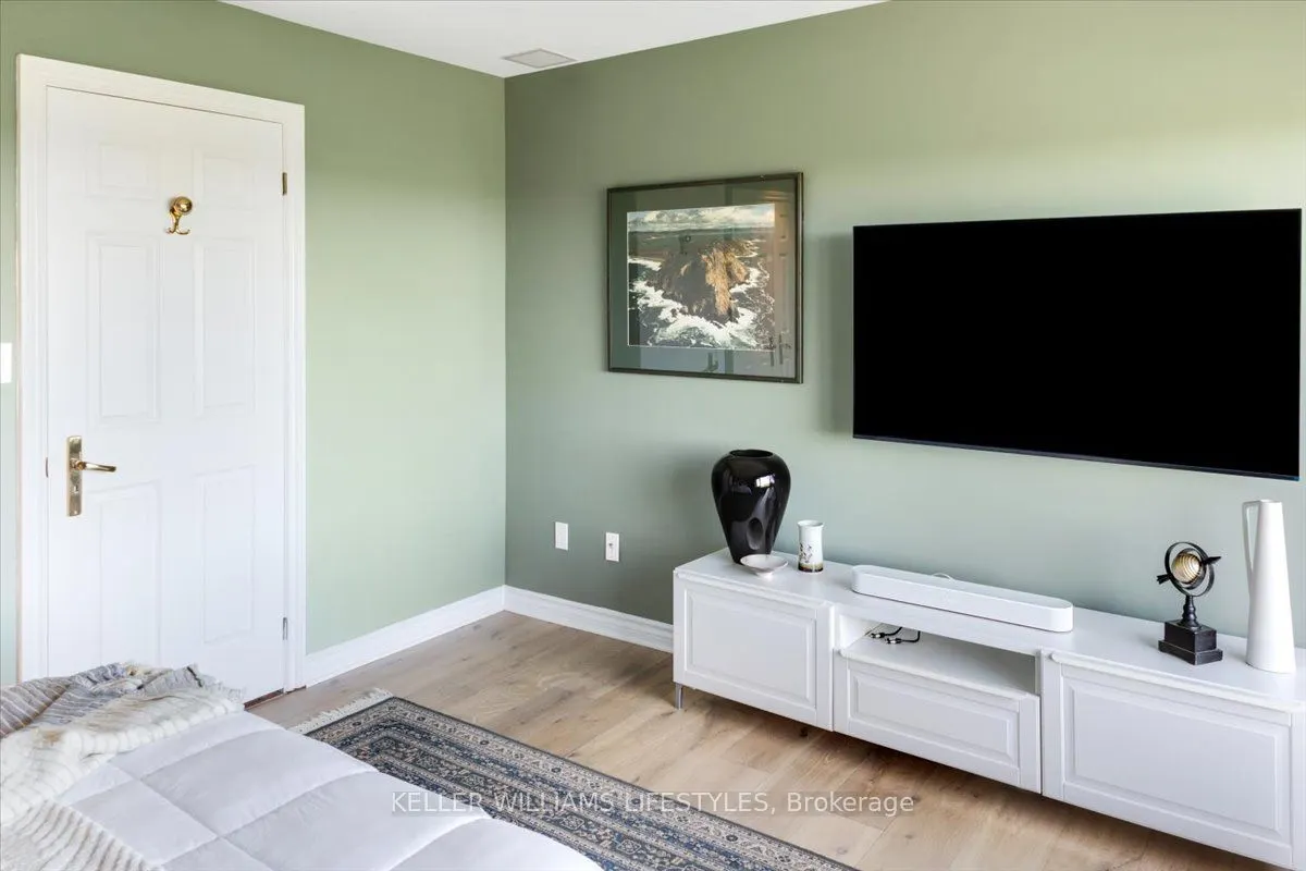 19 King Street, #1202