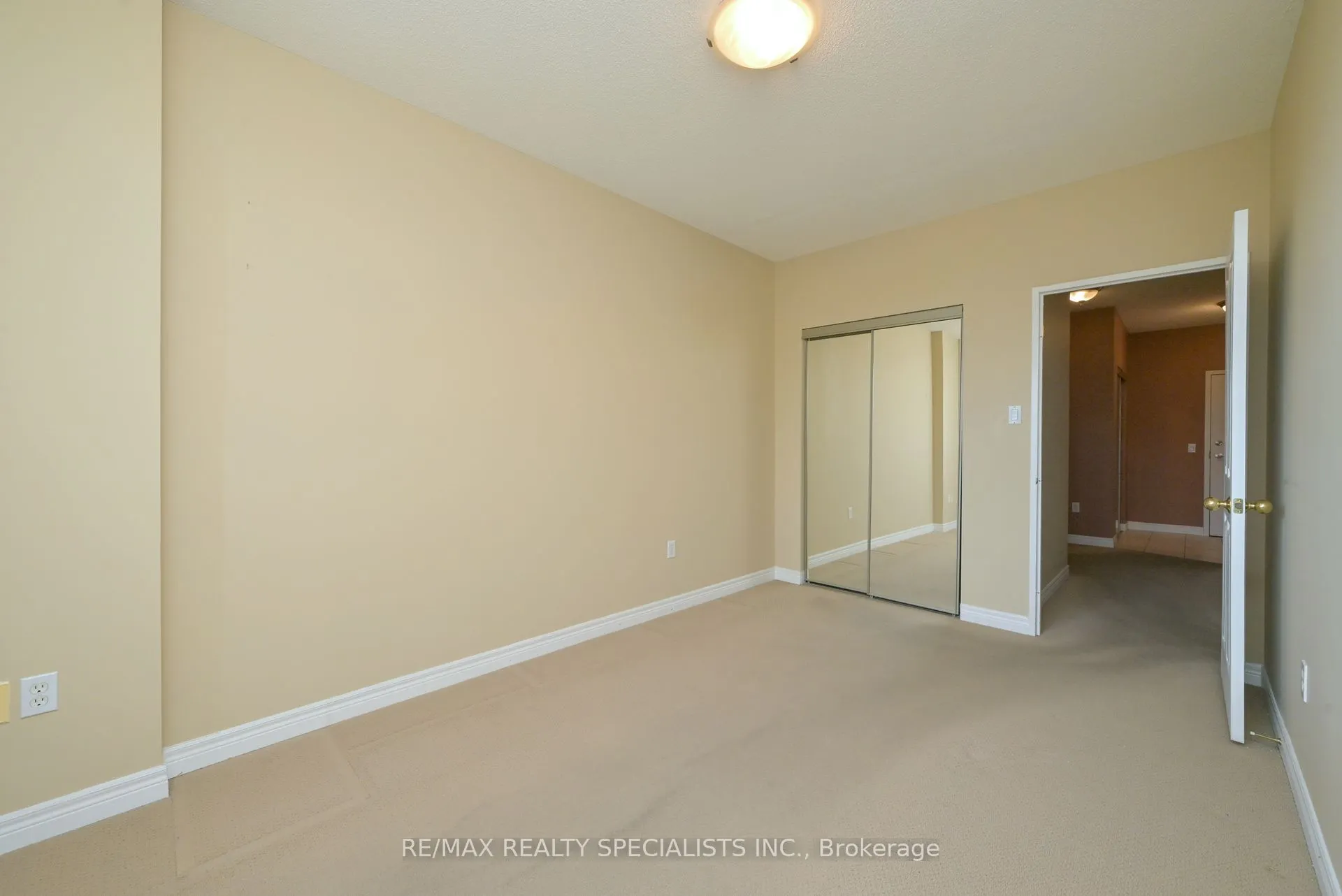 60 Wyndham Street S, #505