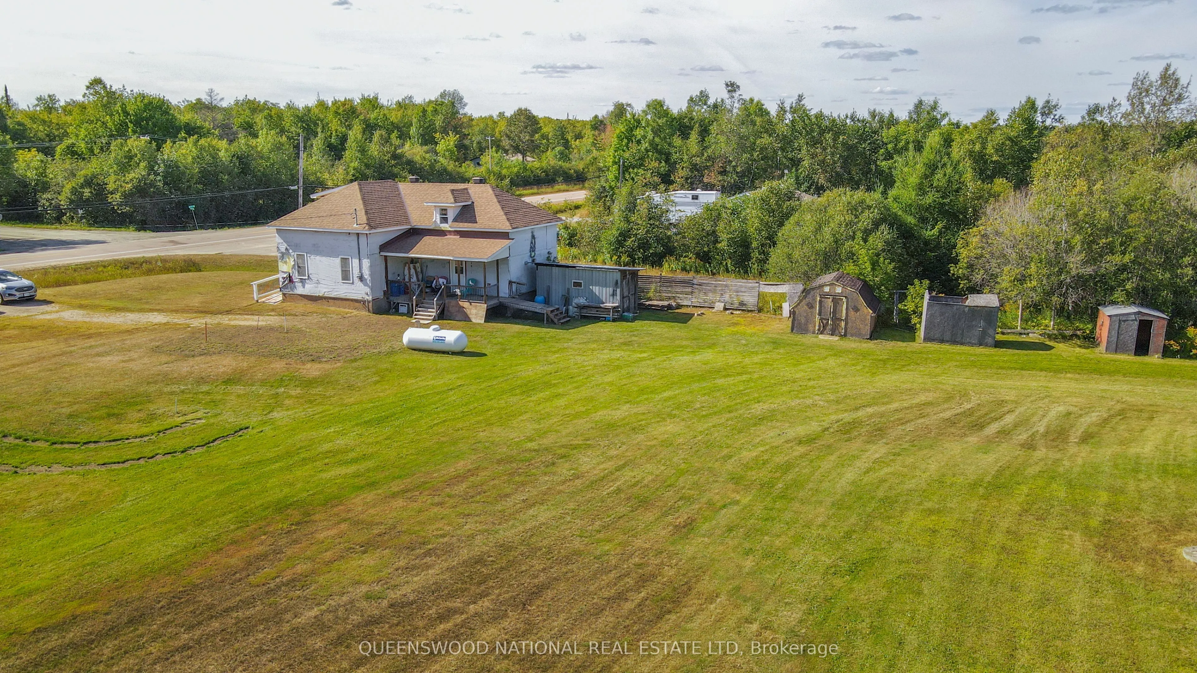 84 Round Lake Road N