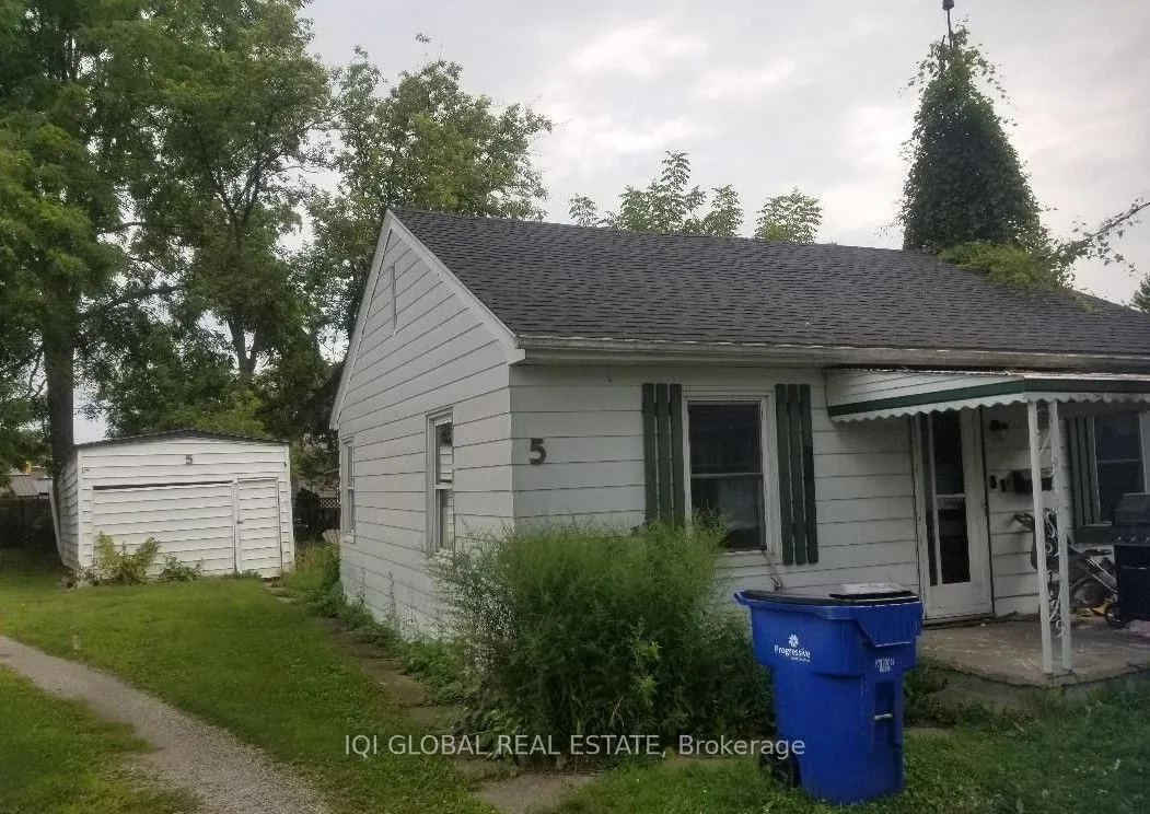 5 Montgomery Crescent