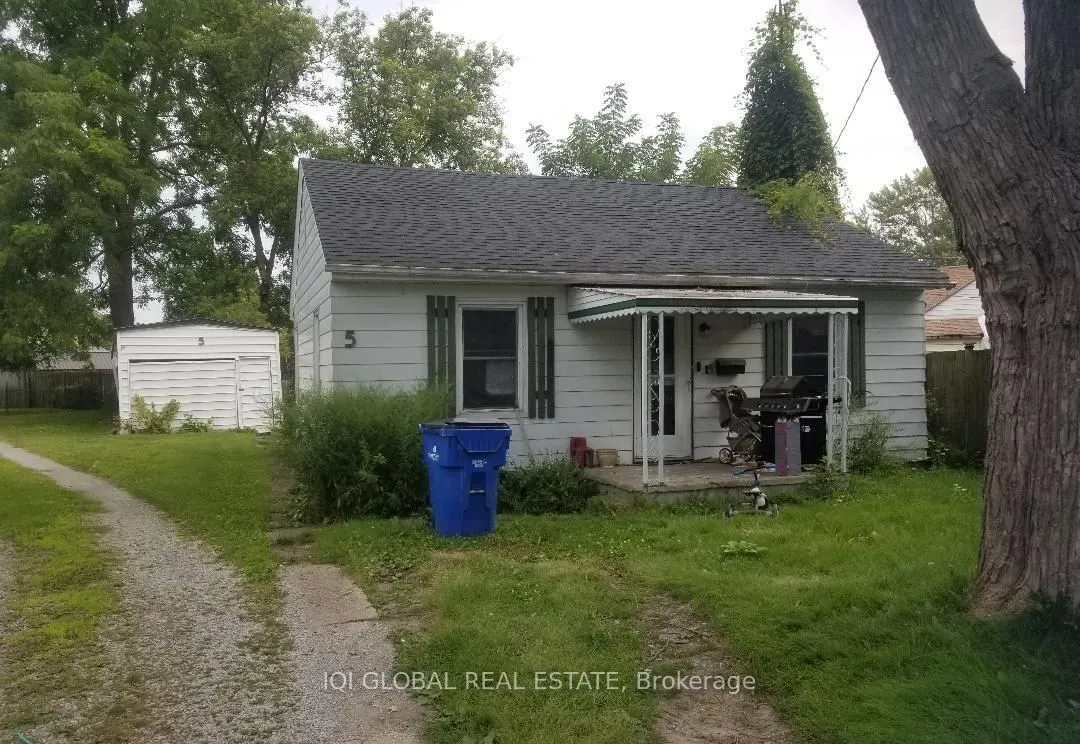 5 Montgomery Crescent