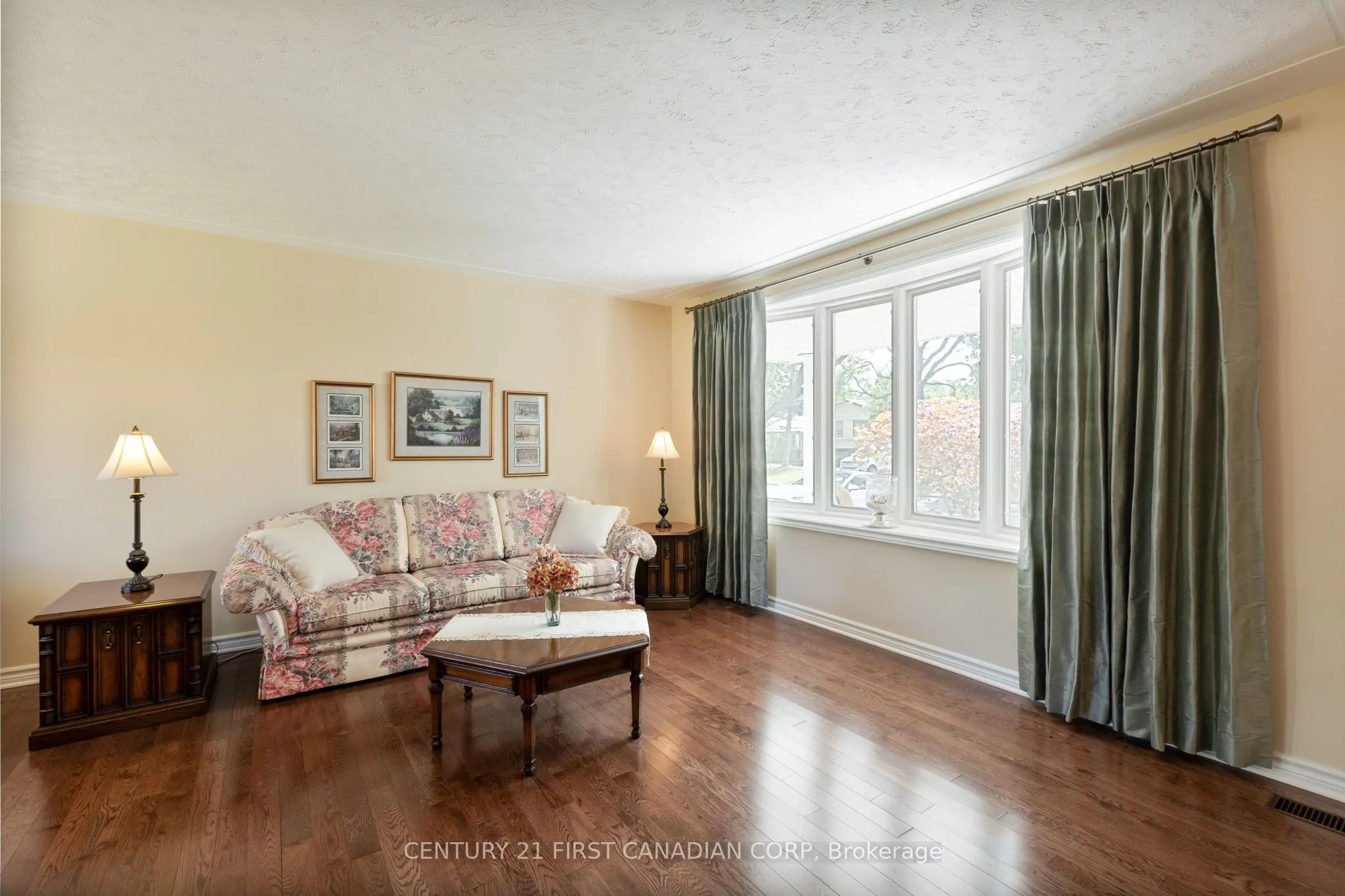 135 Downing Crescent