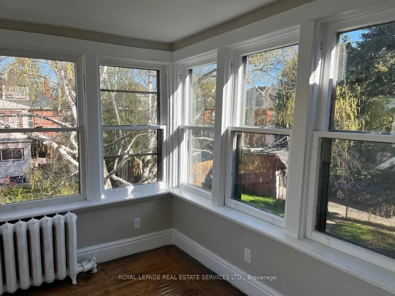 17 Leinster Avenue S