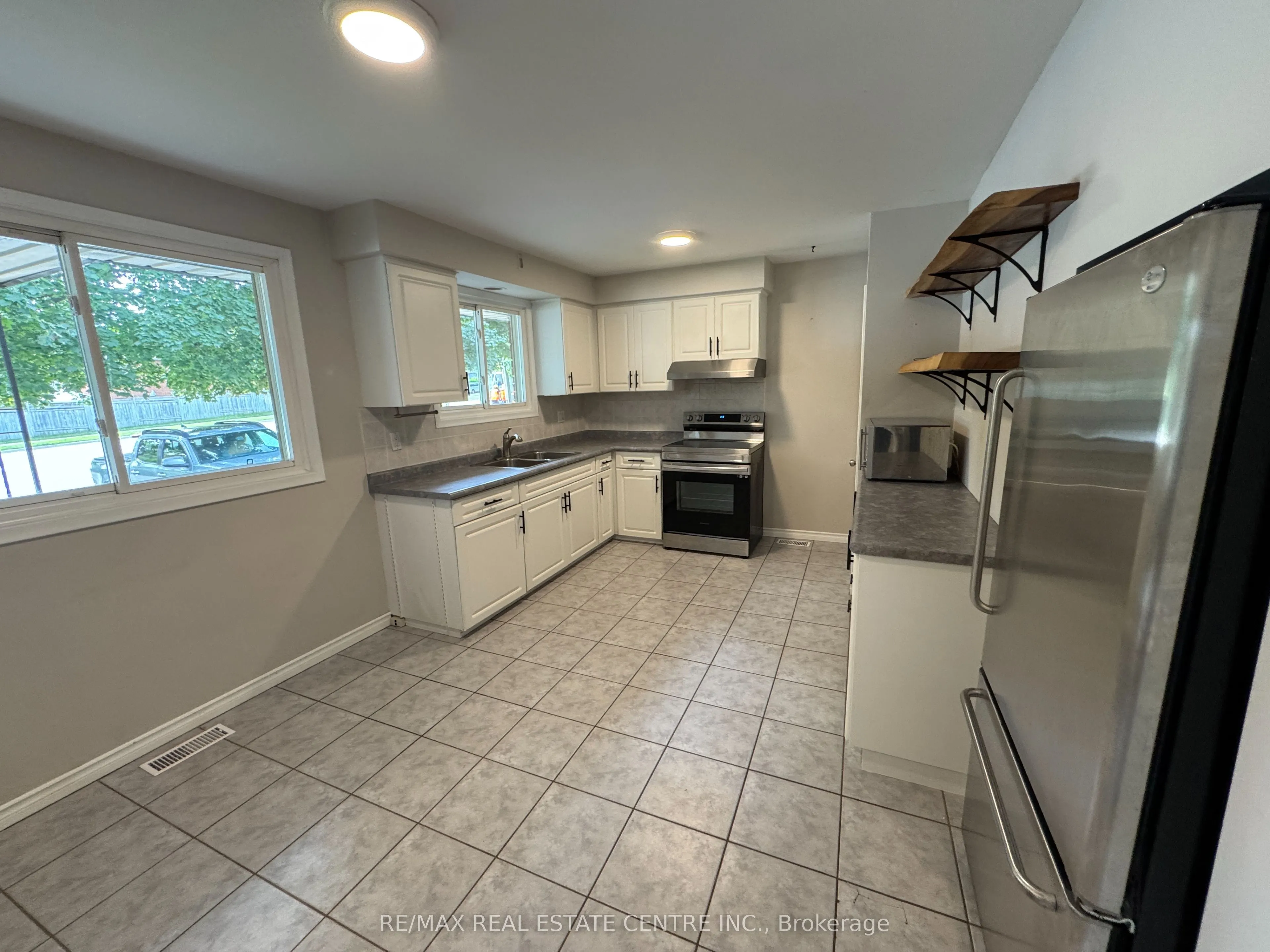 456 Speedvale Avenue E, #Main