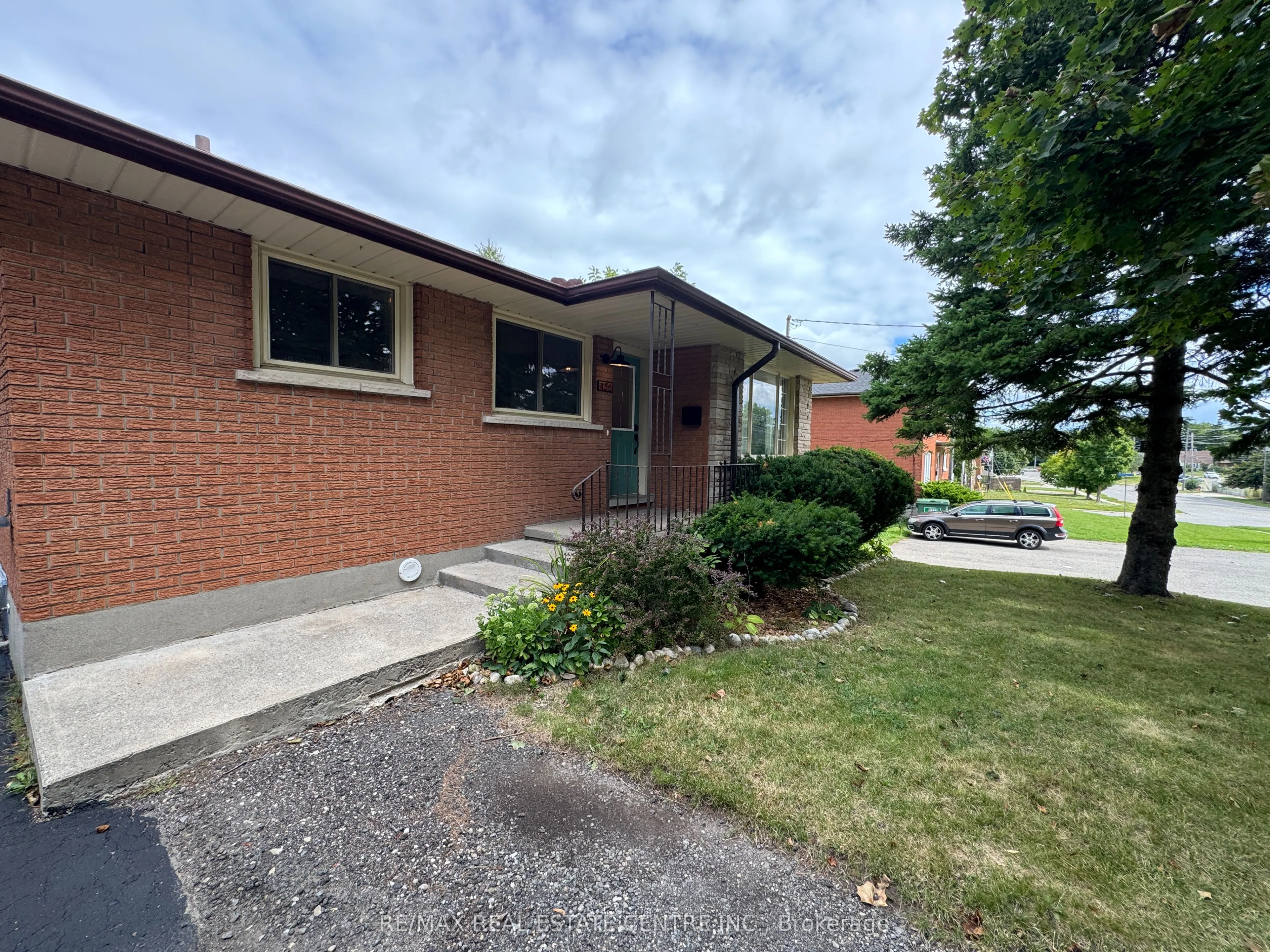 456 Speedvale Avenue E, #Main