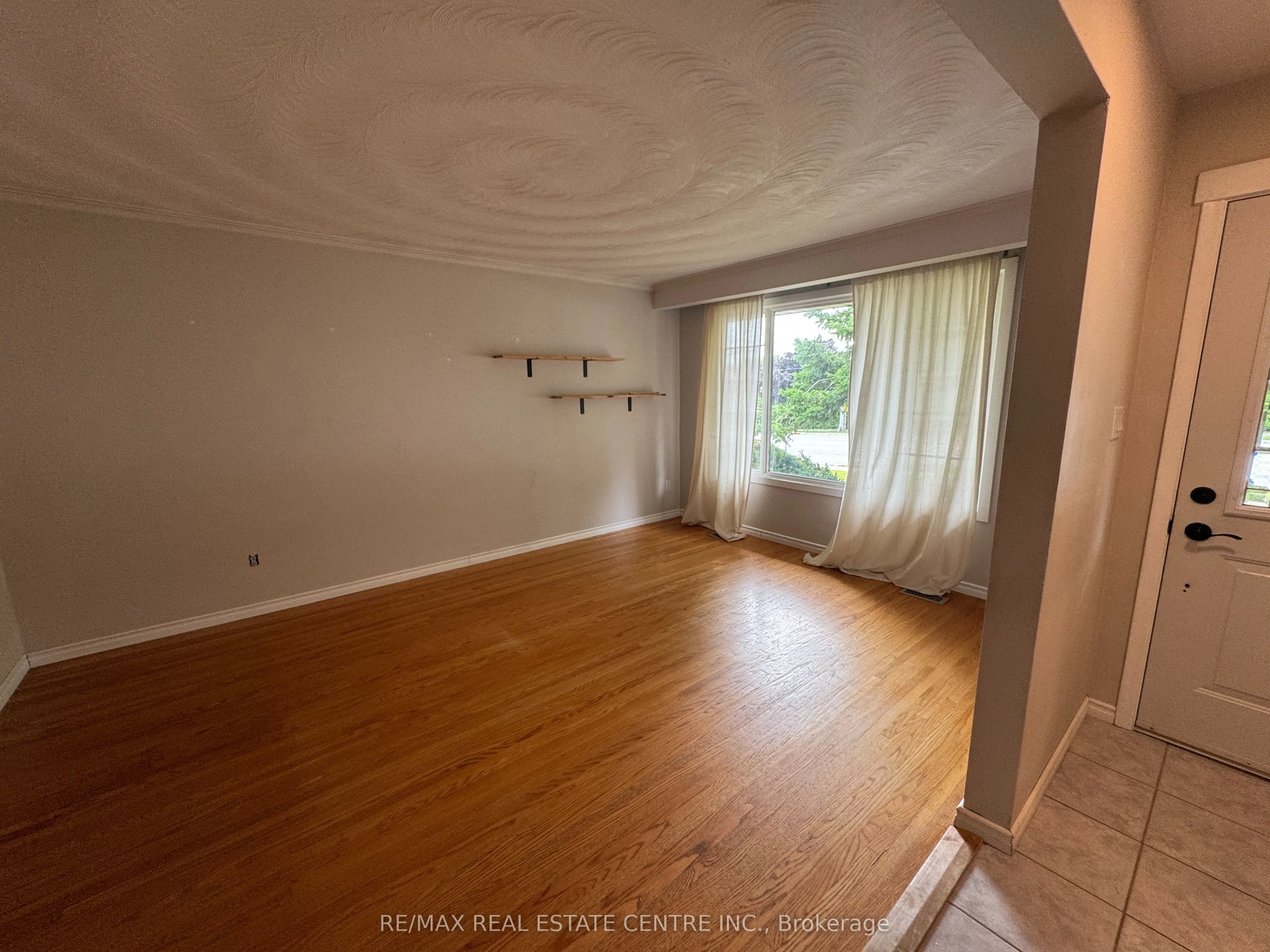 456 Speedvale Avenue E, #Main