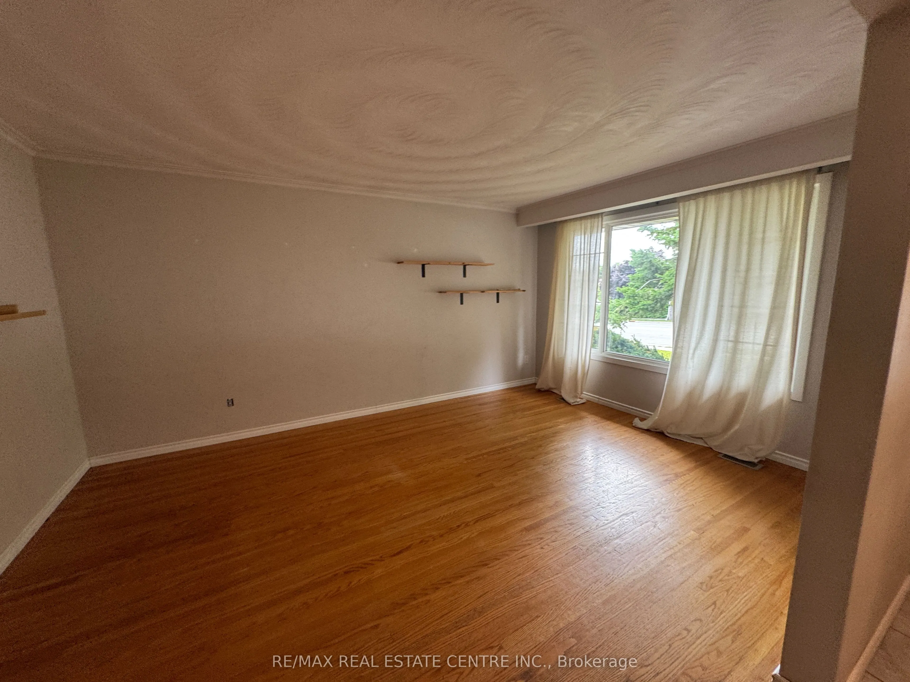 456 Speedvale Avenue E, #Main
