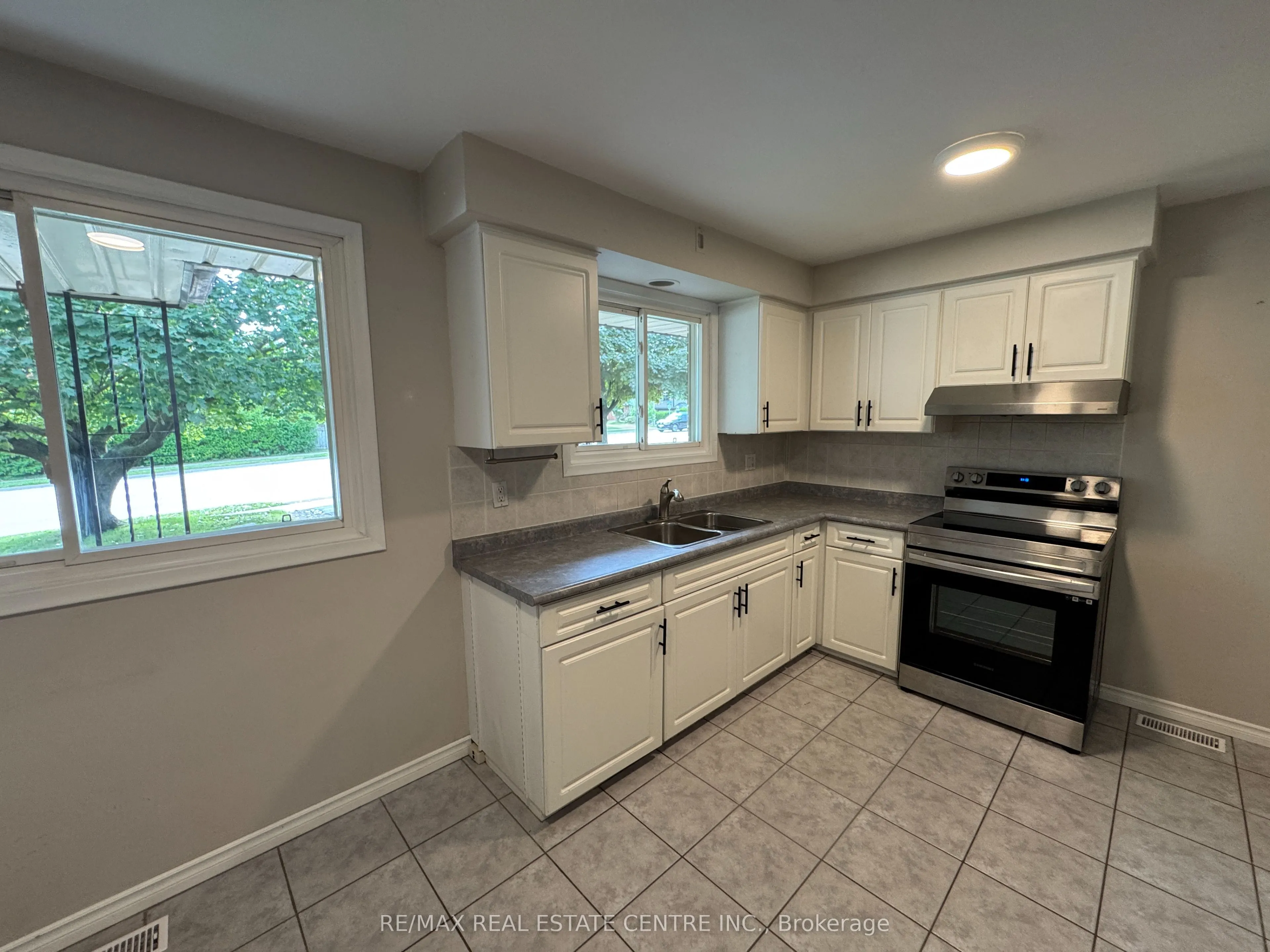 456 Speedvale Avenue E, #Main