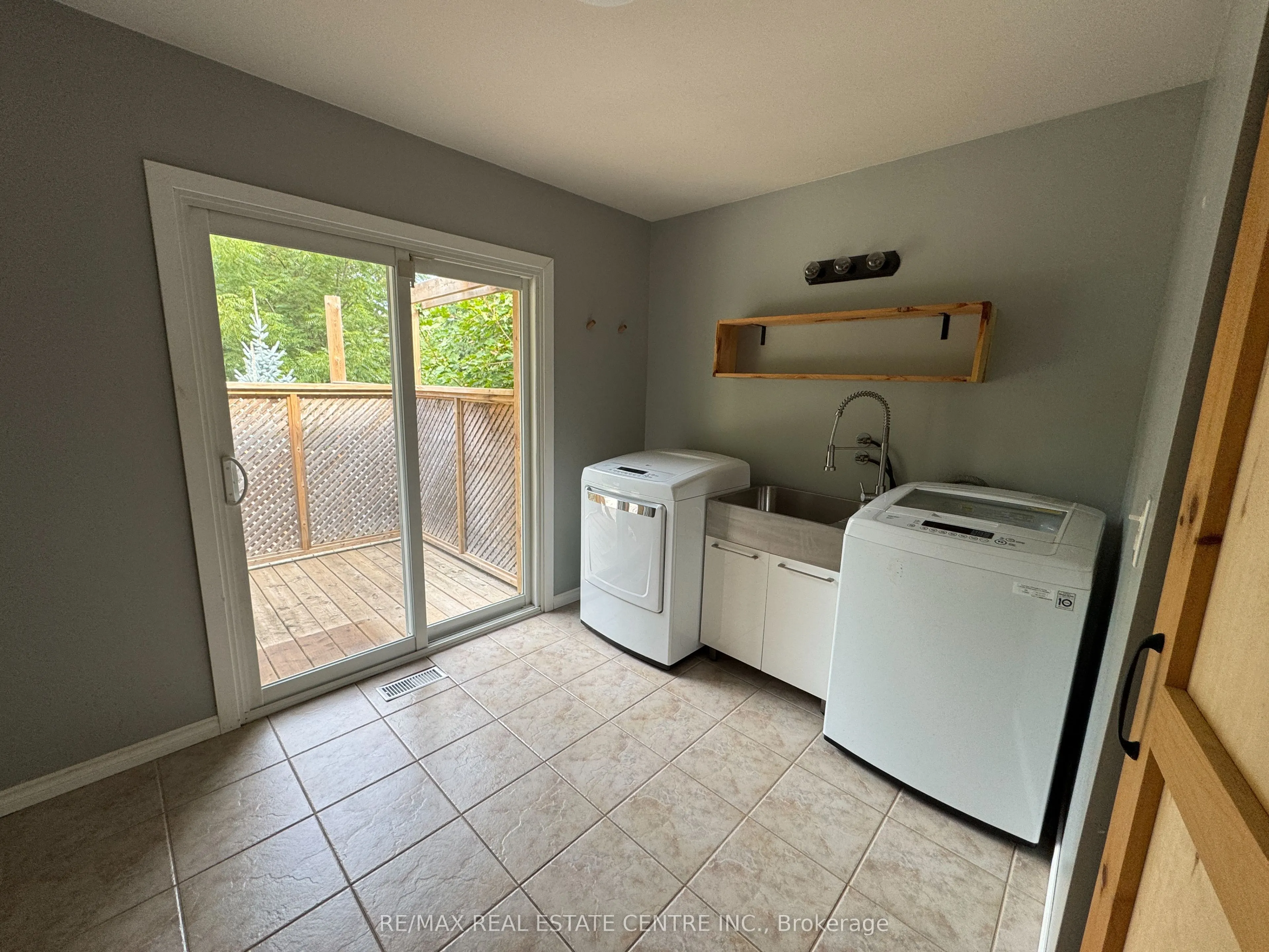 456 Speedvale Avenue E, #Main