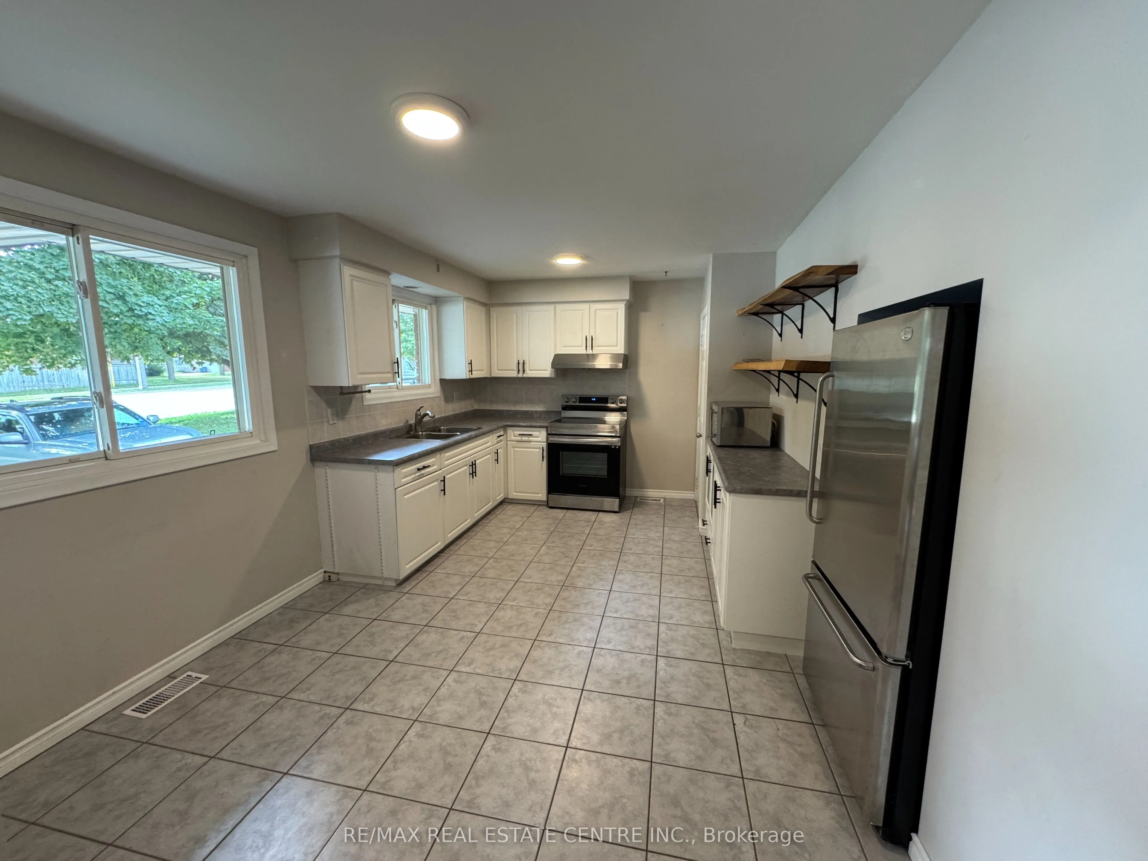 456 Speedvale Avenue E, #Main