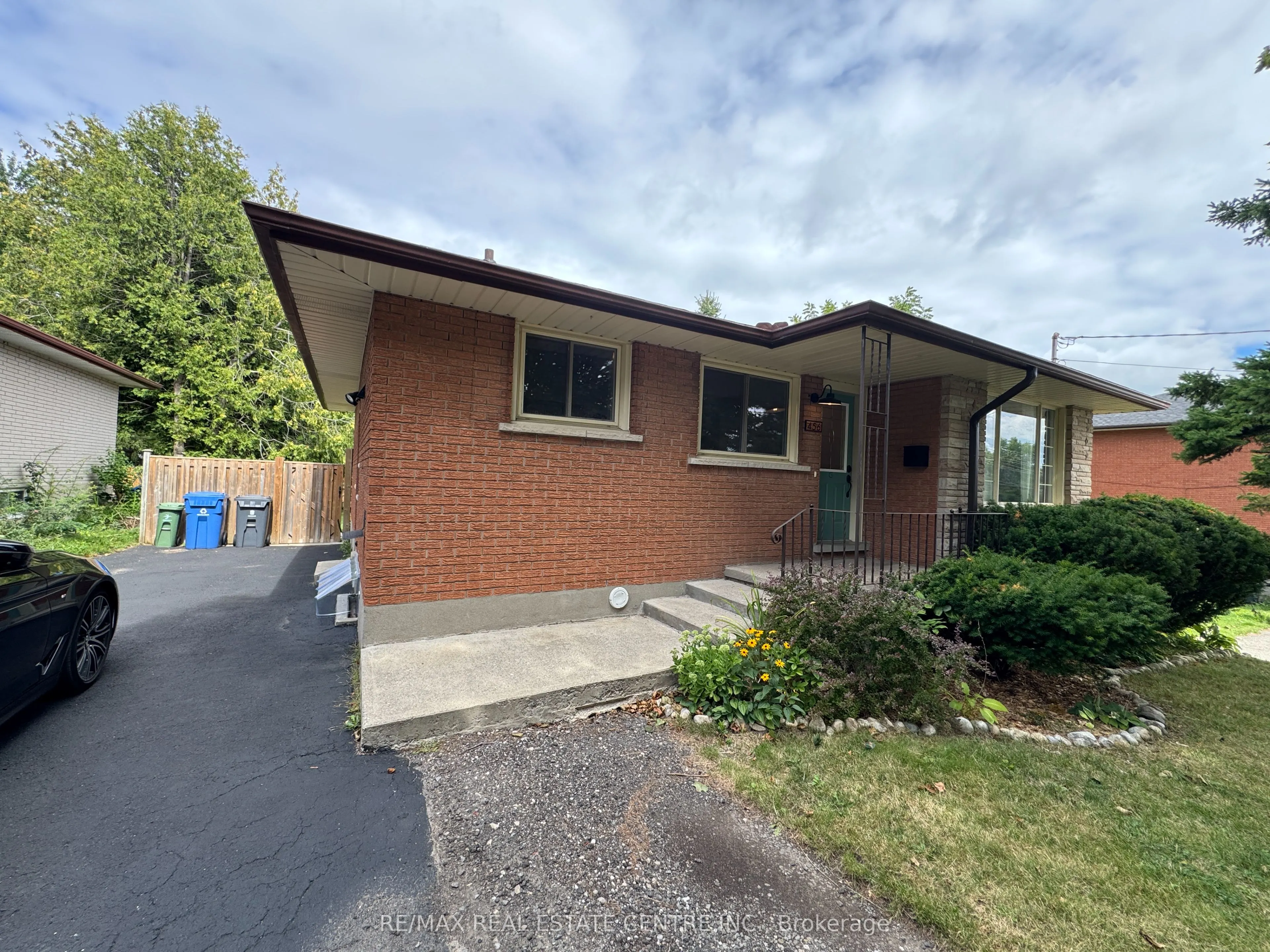 456 Speedvale Avenue E, #Main