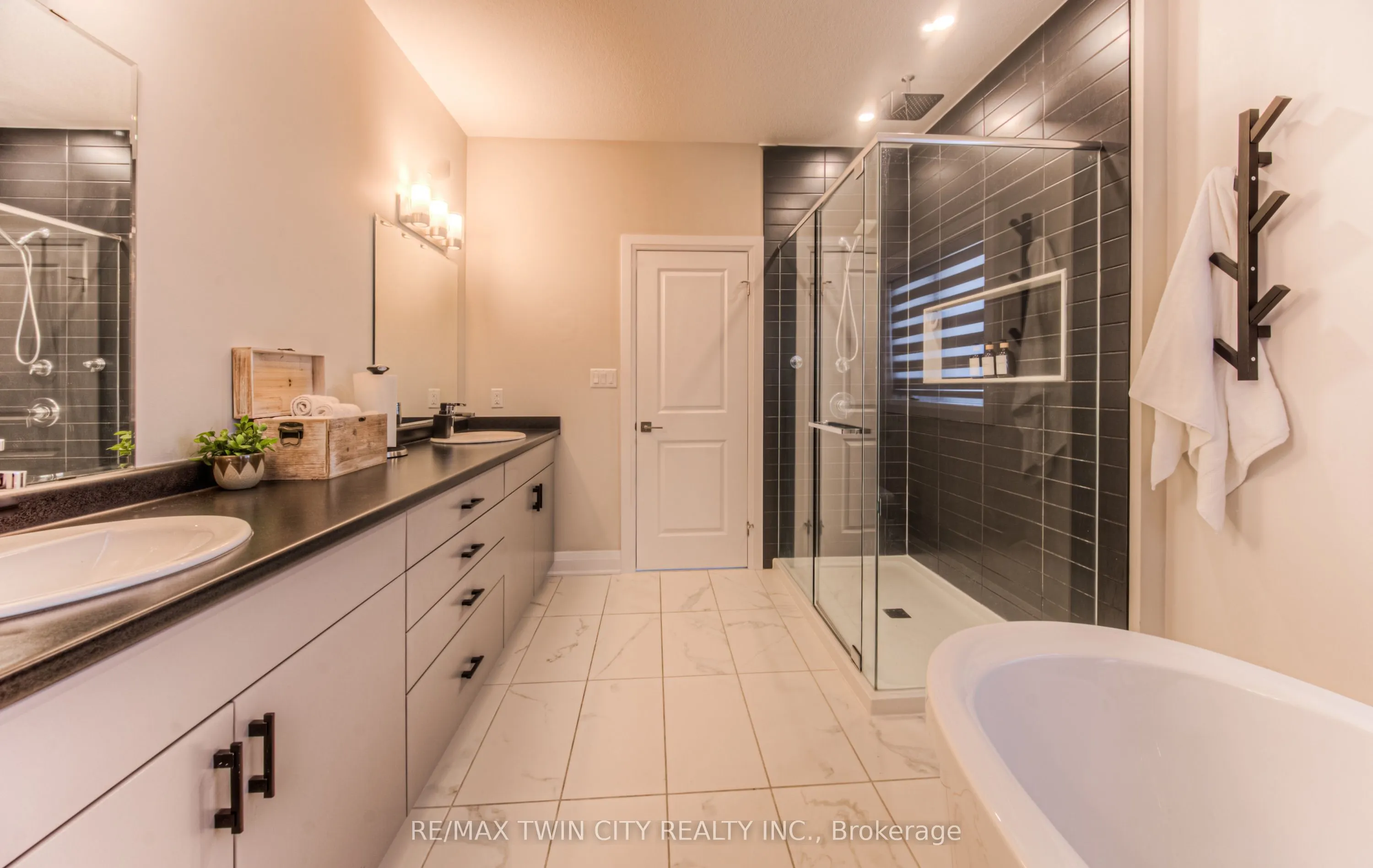904 Thomas Pedder Court