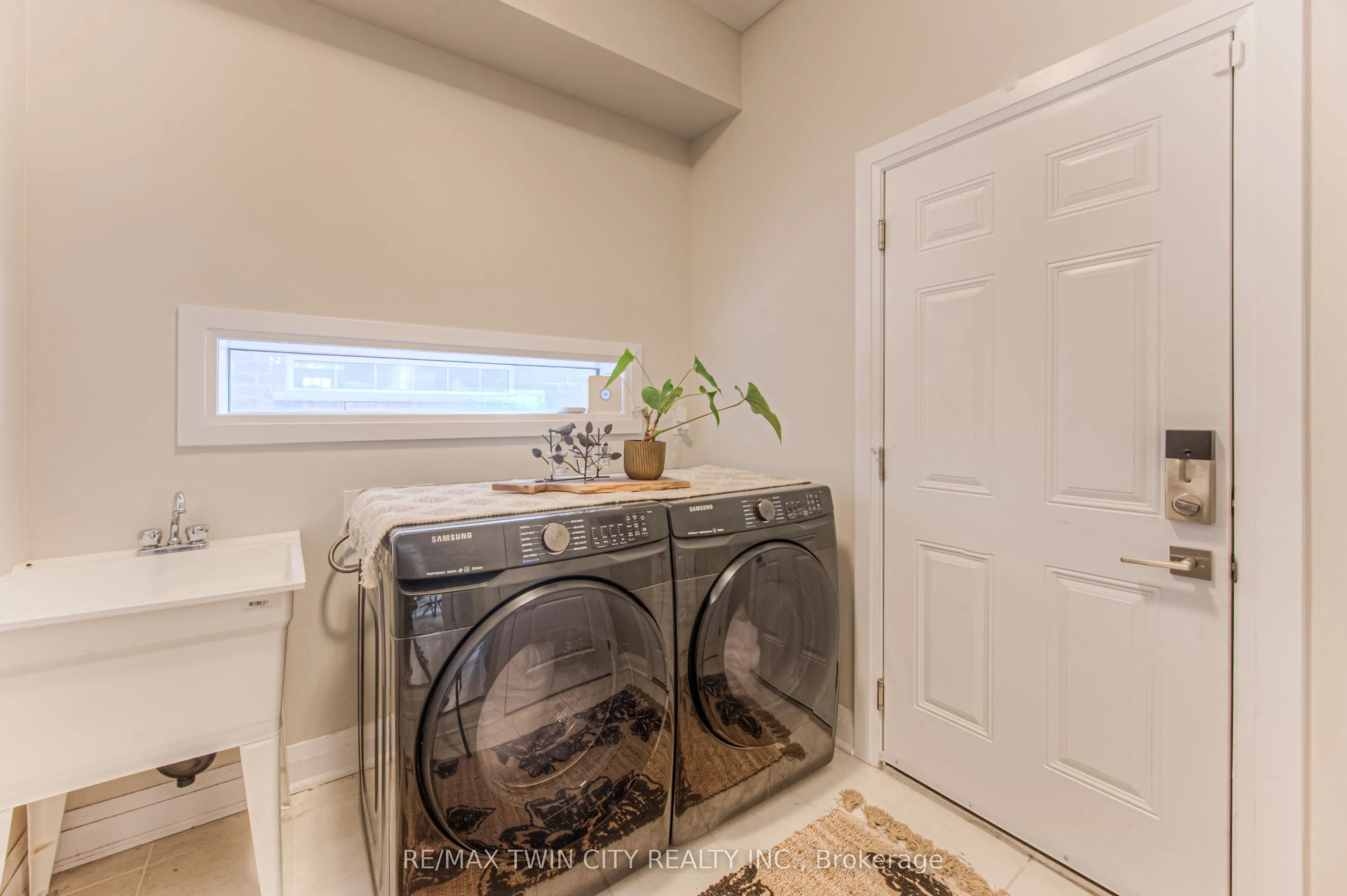 904 Thomas Pedder Court