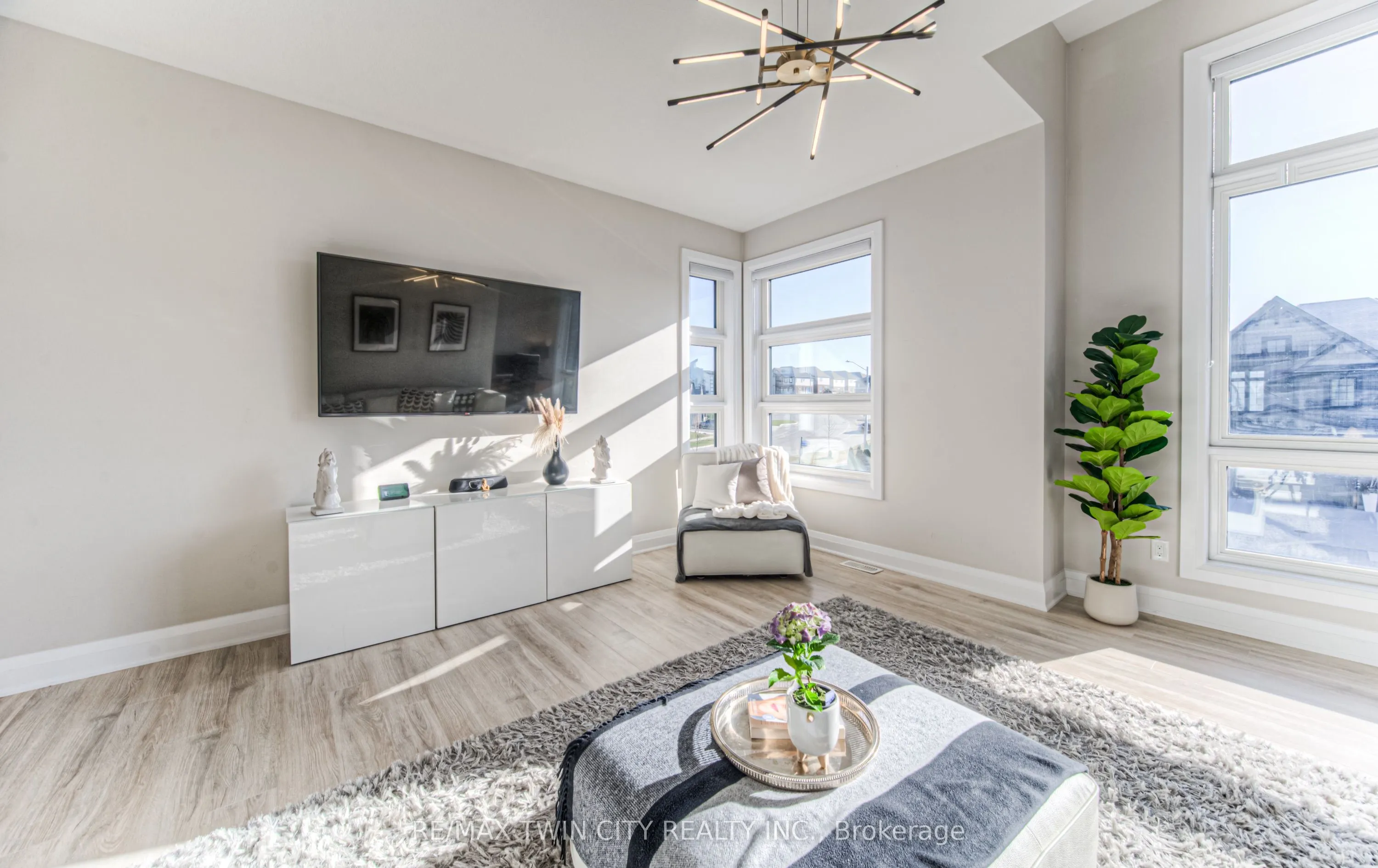 904 Thomas Pedder Court