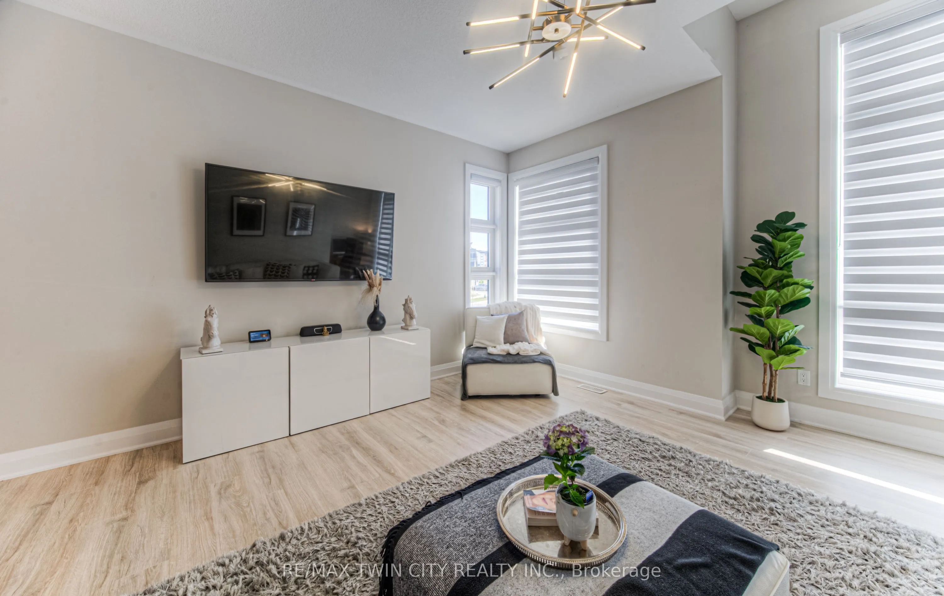 904 Thomas Pedder Court
