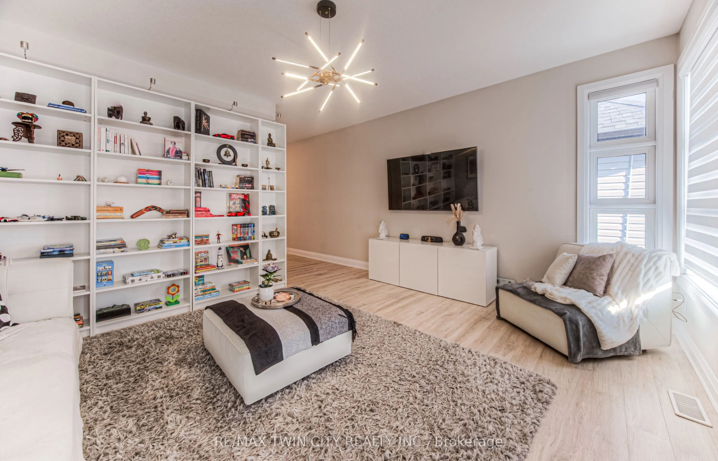 904 Thomas Pedder Court