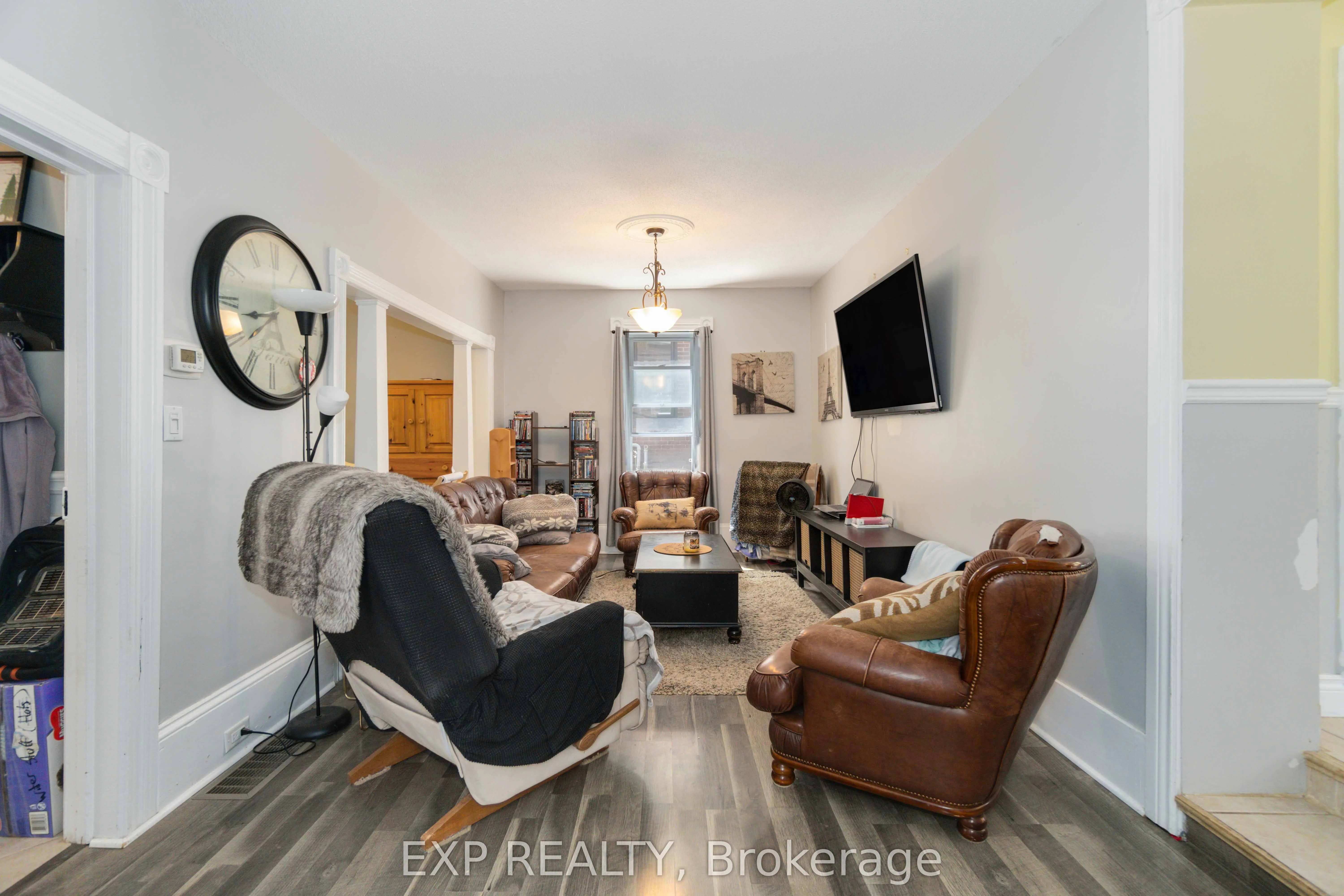 105 Division Street N