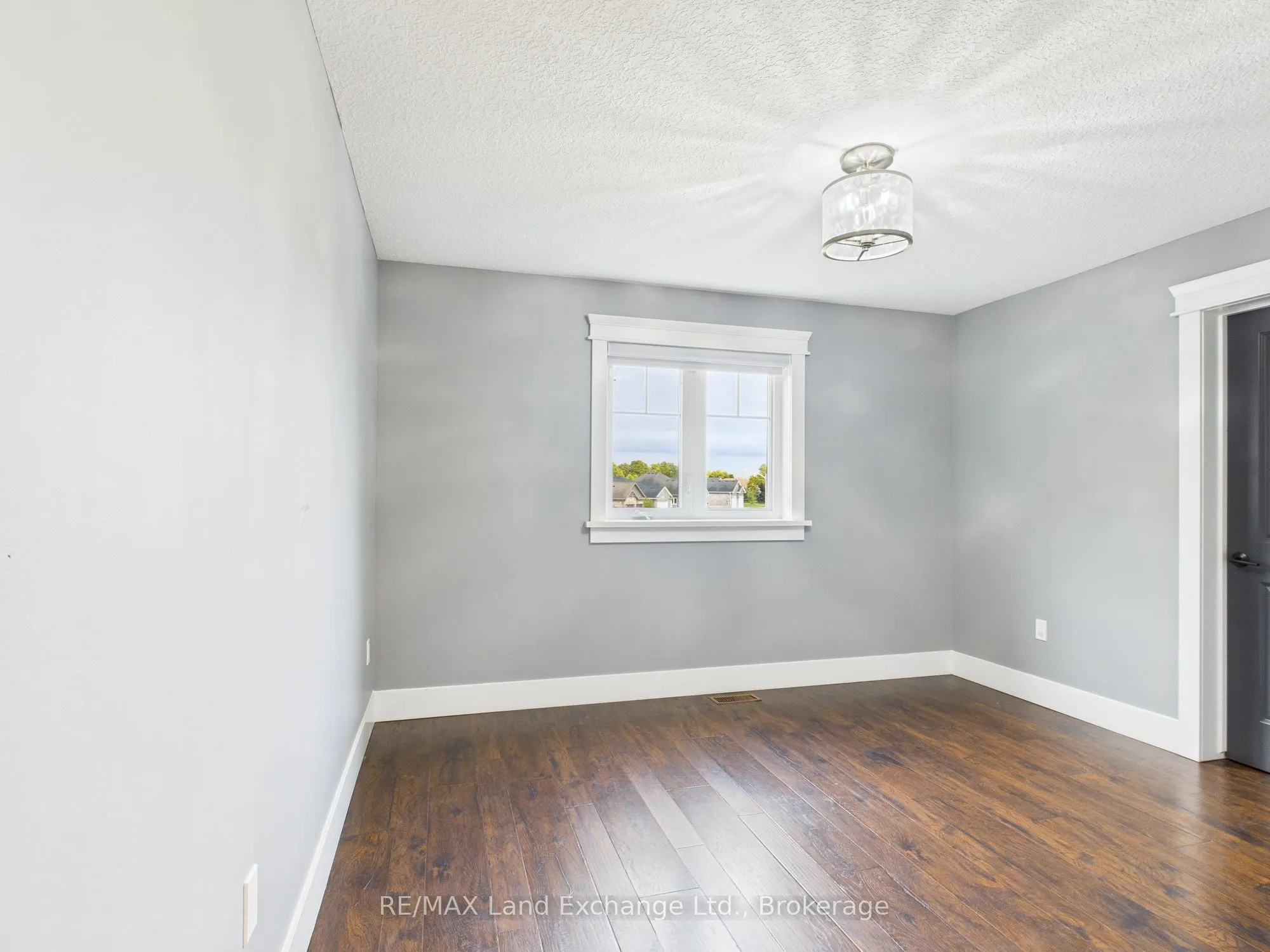 24 Lakefield Drive