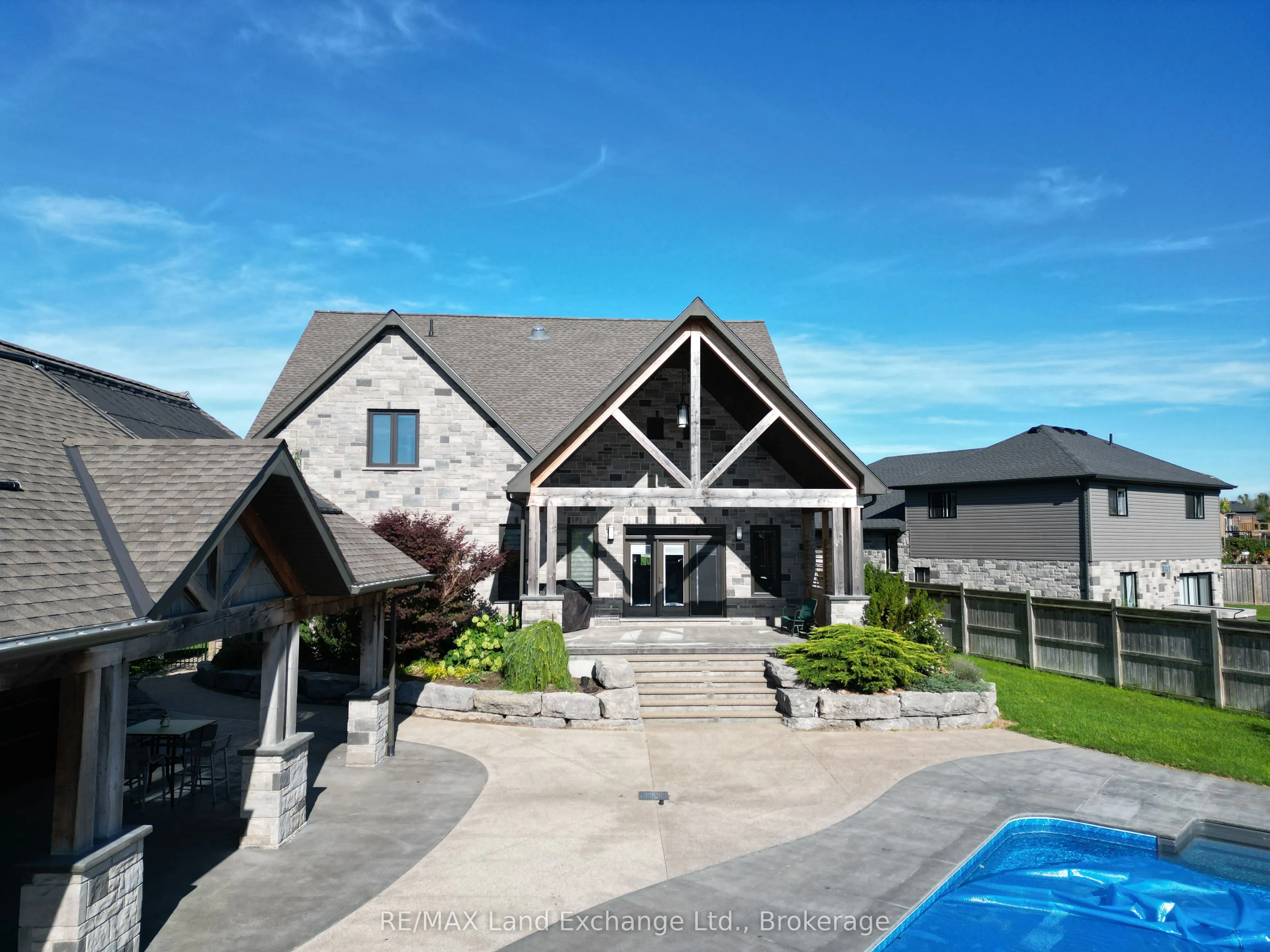 24 Lakefield Drive