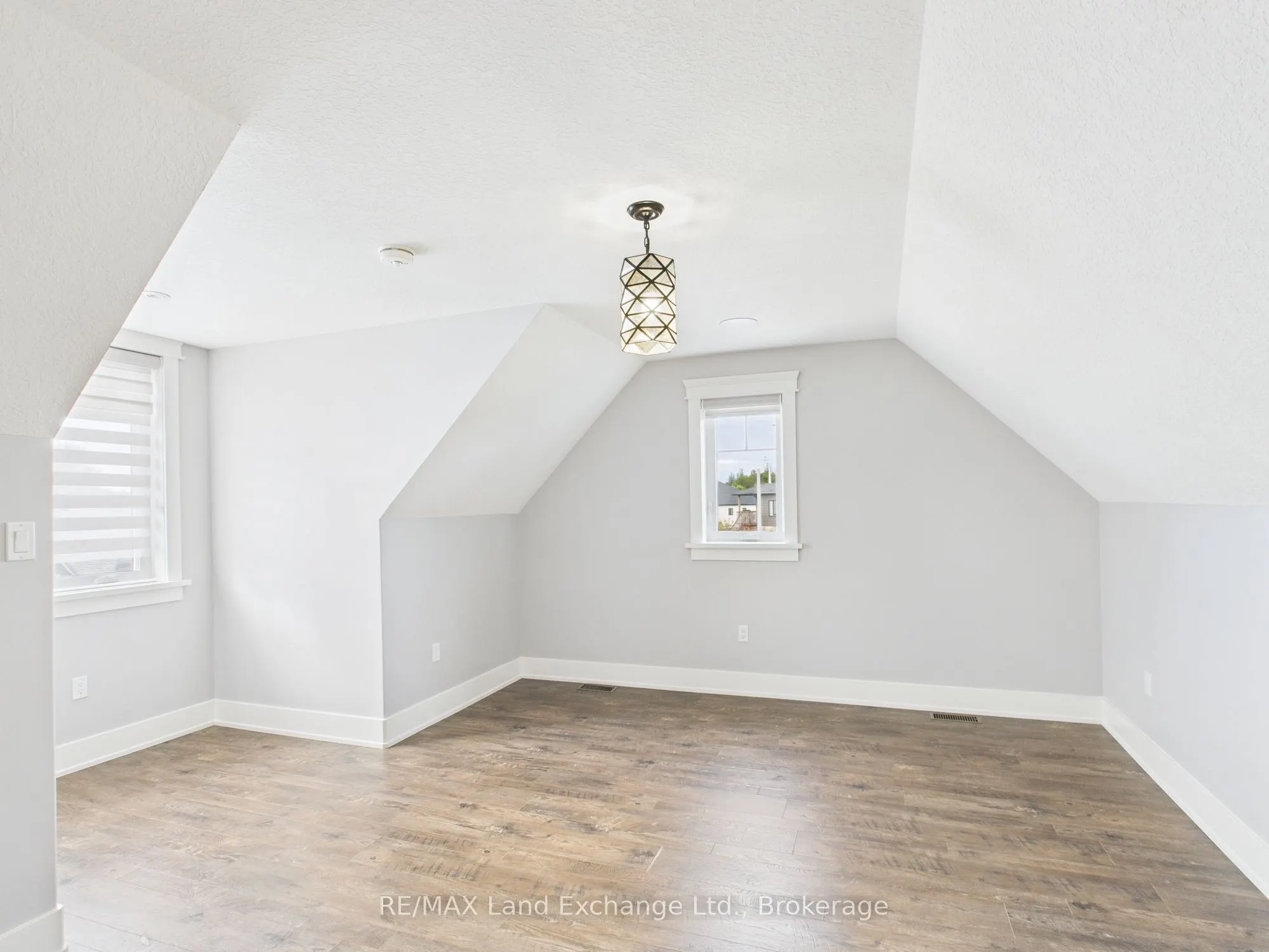 24 Lakefield Drive