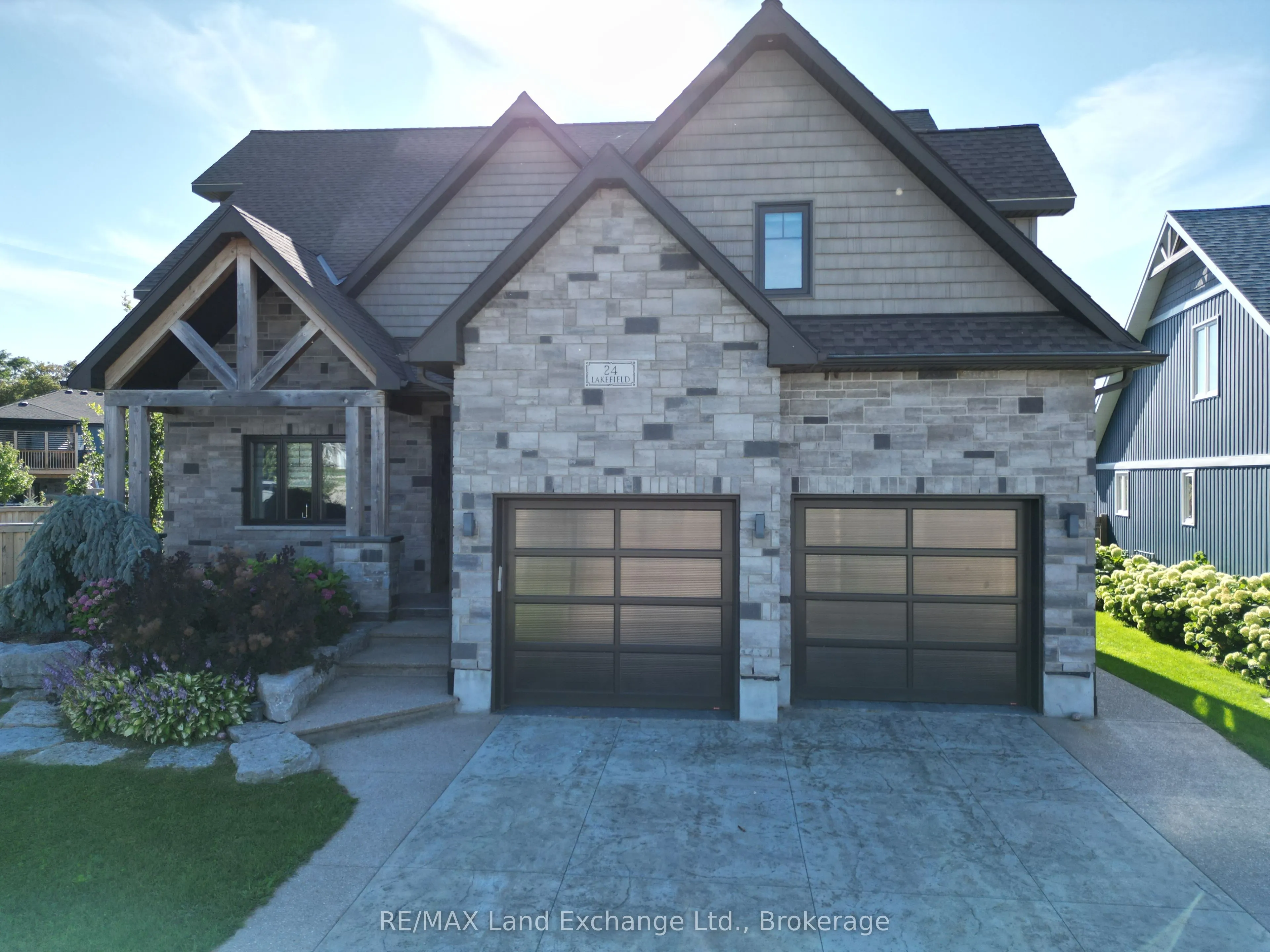 24 Lakefield Drive