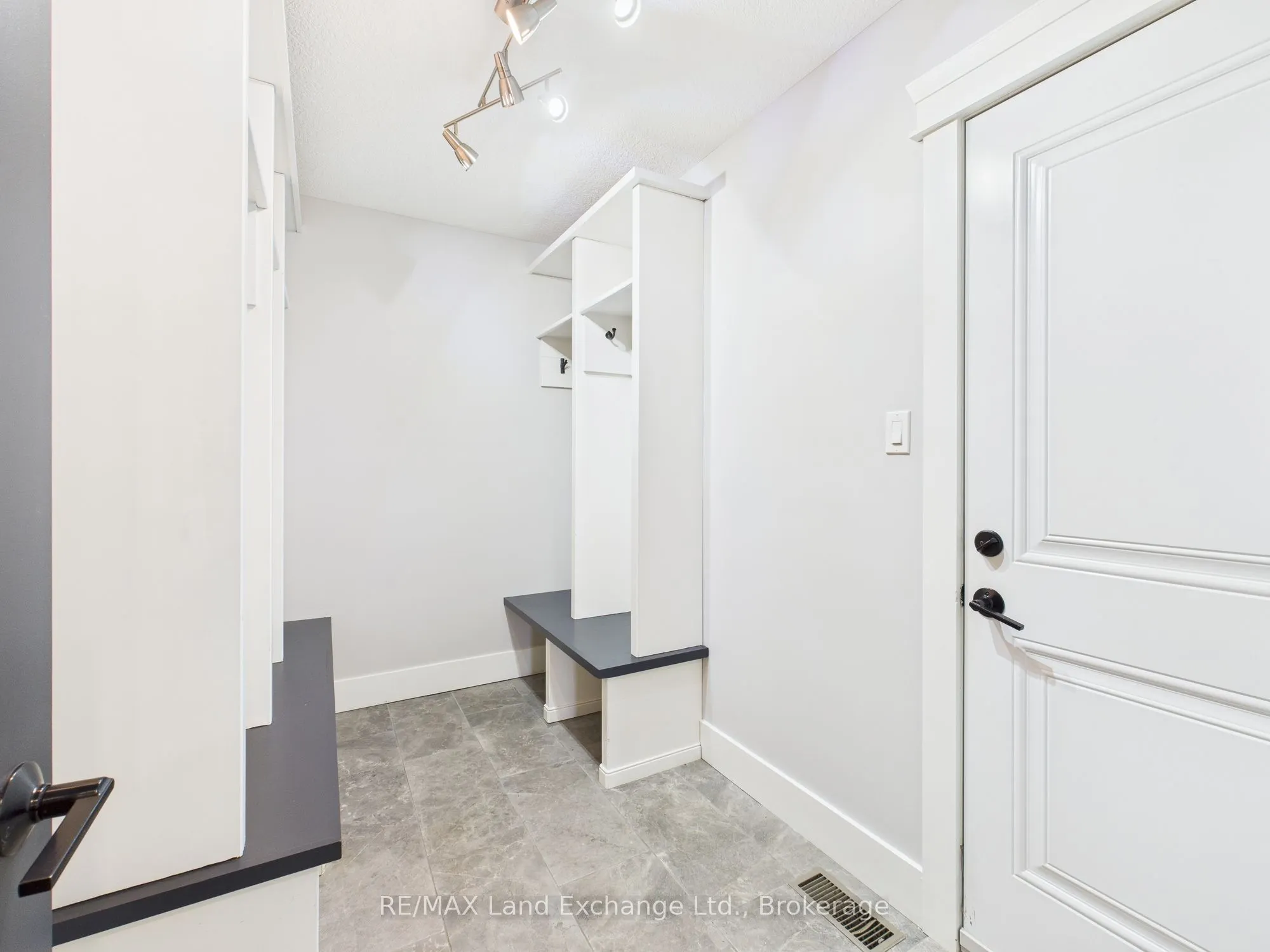 24 Lakefield Drive