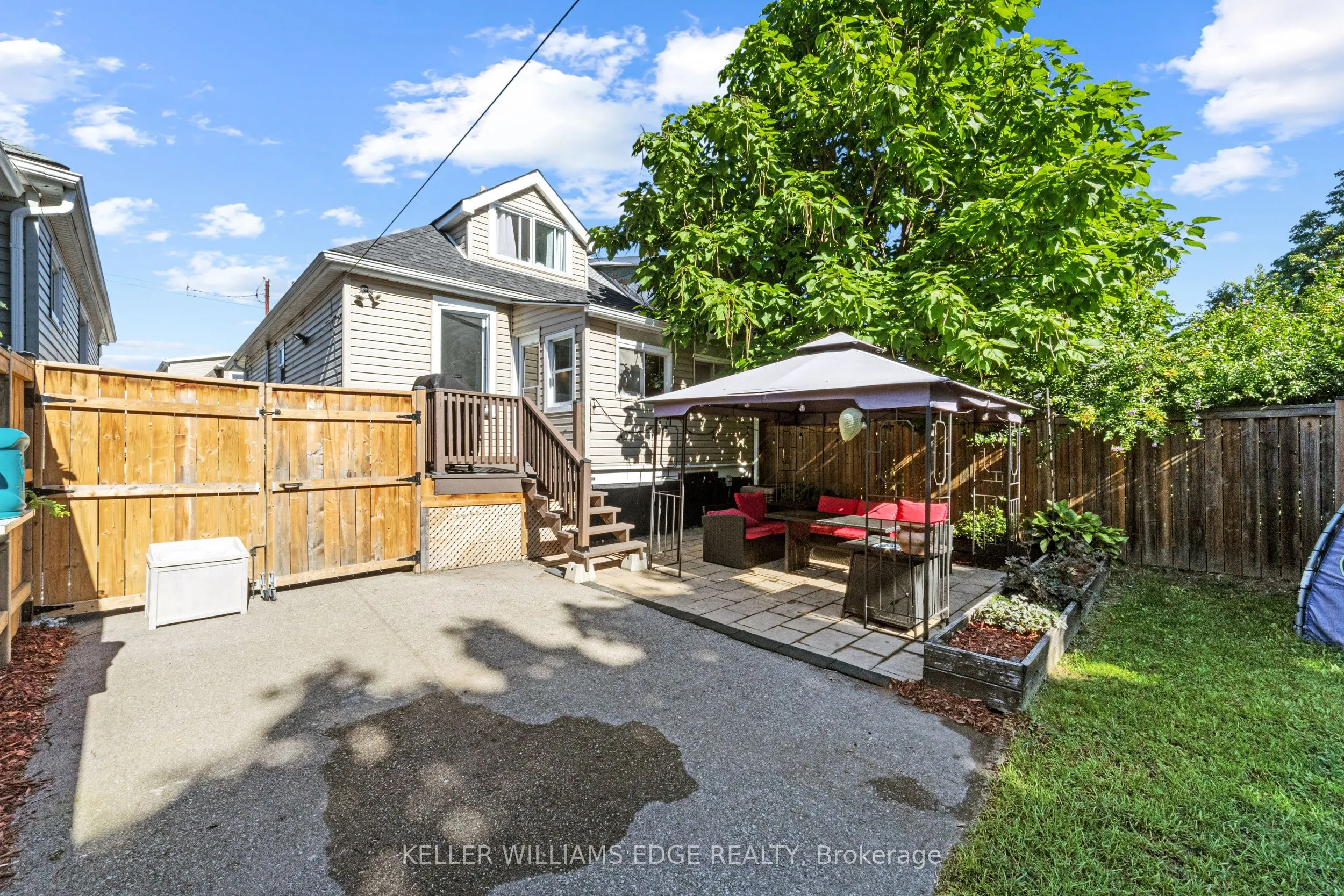 22 Houghton Avenue N