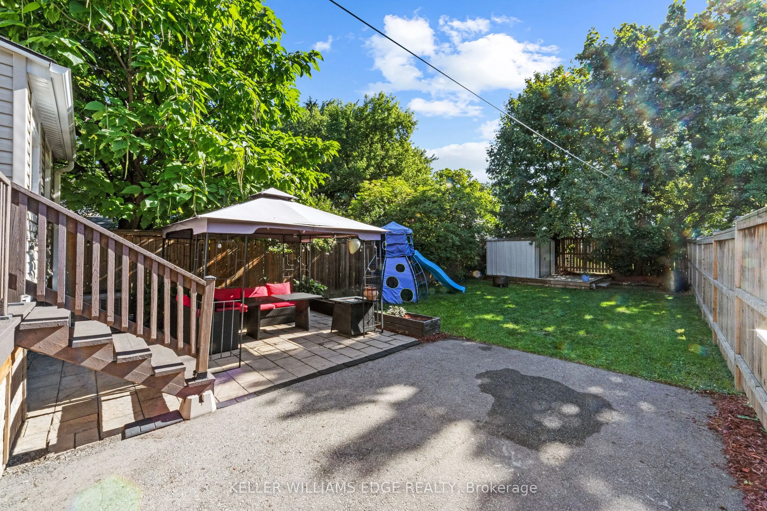 22 Houghton Avenue N