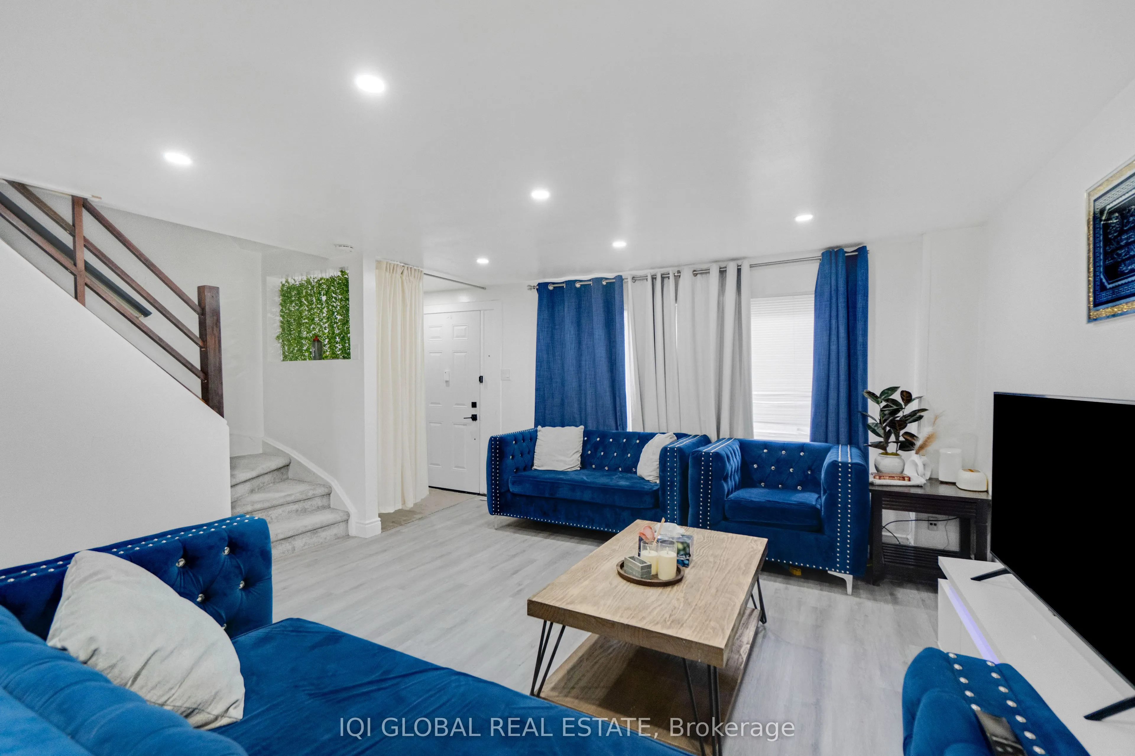 539 Parkview Crescent, #17