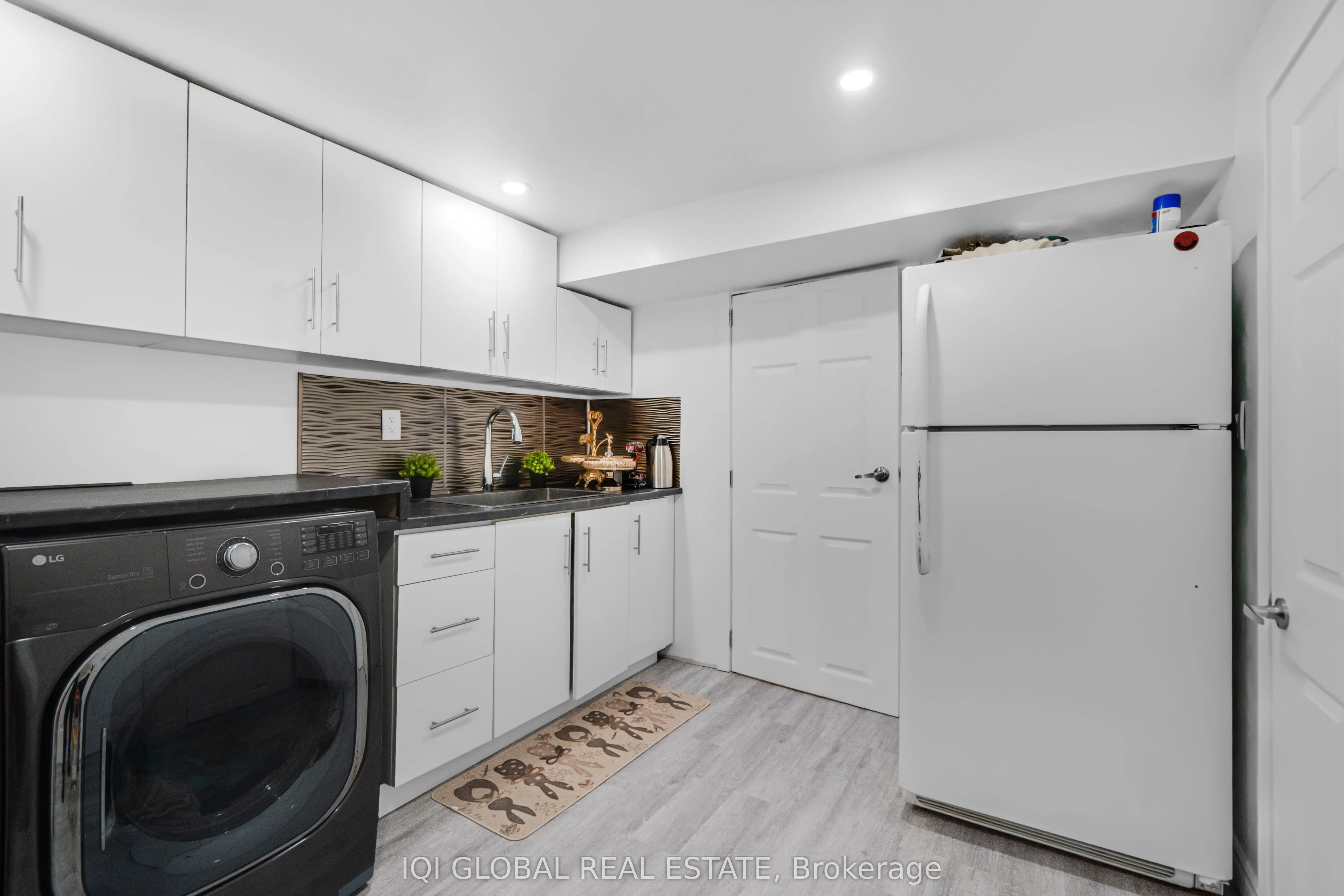 539 Parkview Crescent, #17