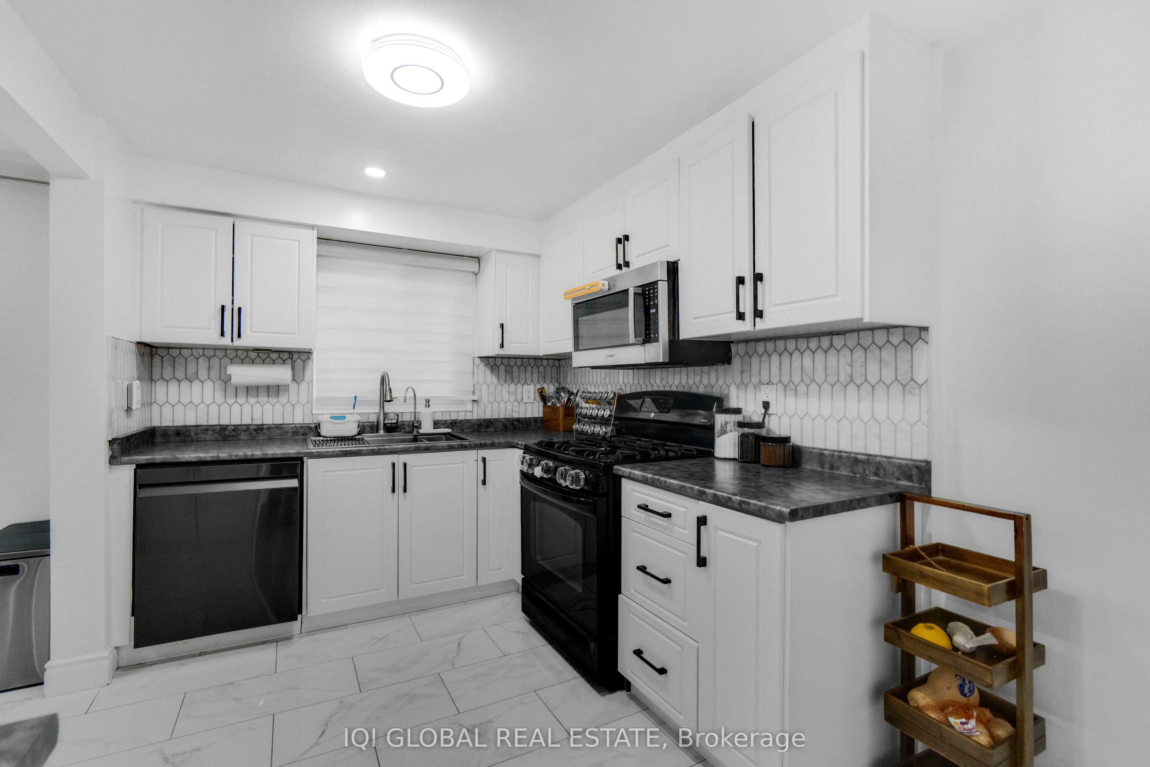 539 Parkview Crescent, #17