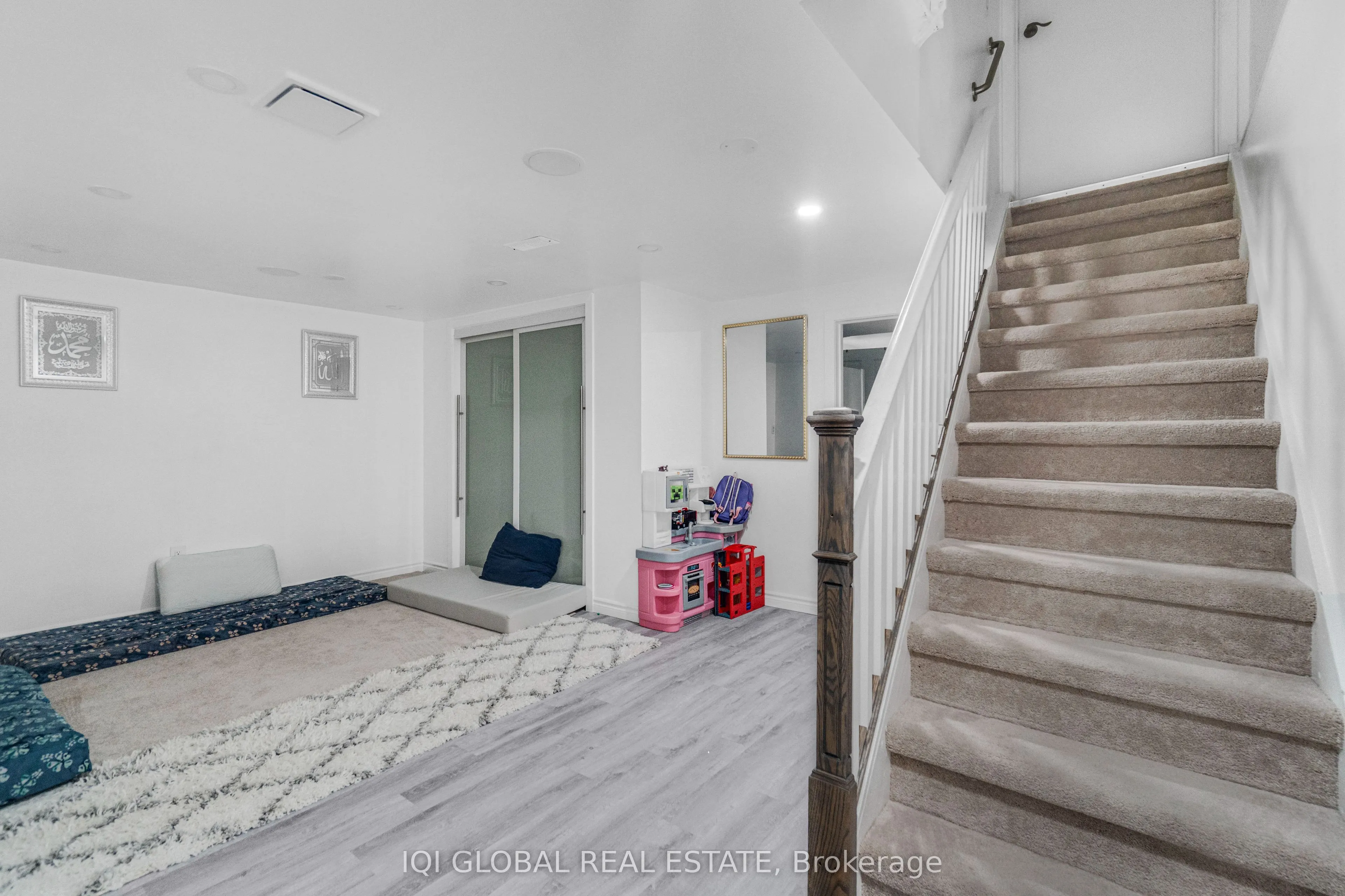 539 Parkview Crescent, #17