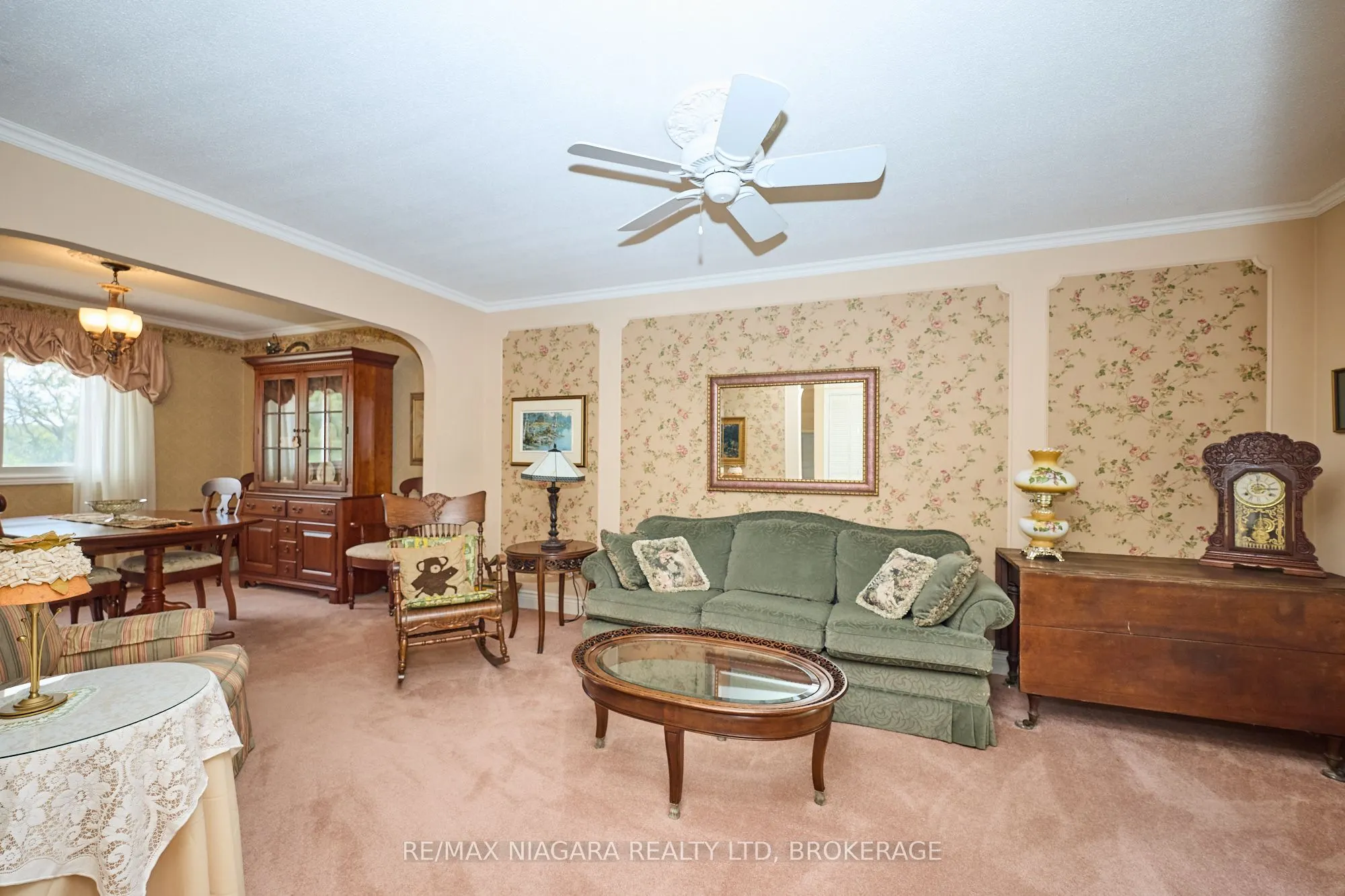 12 Lampman Crescent