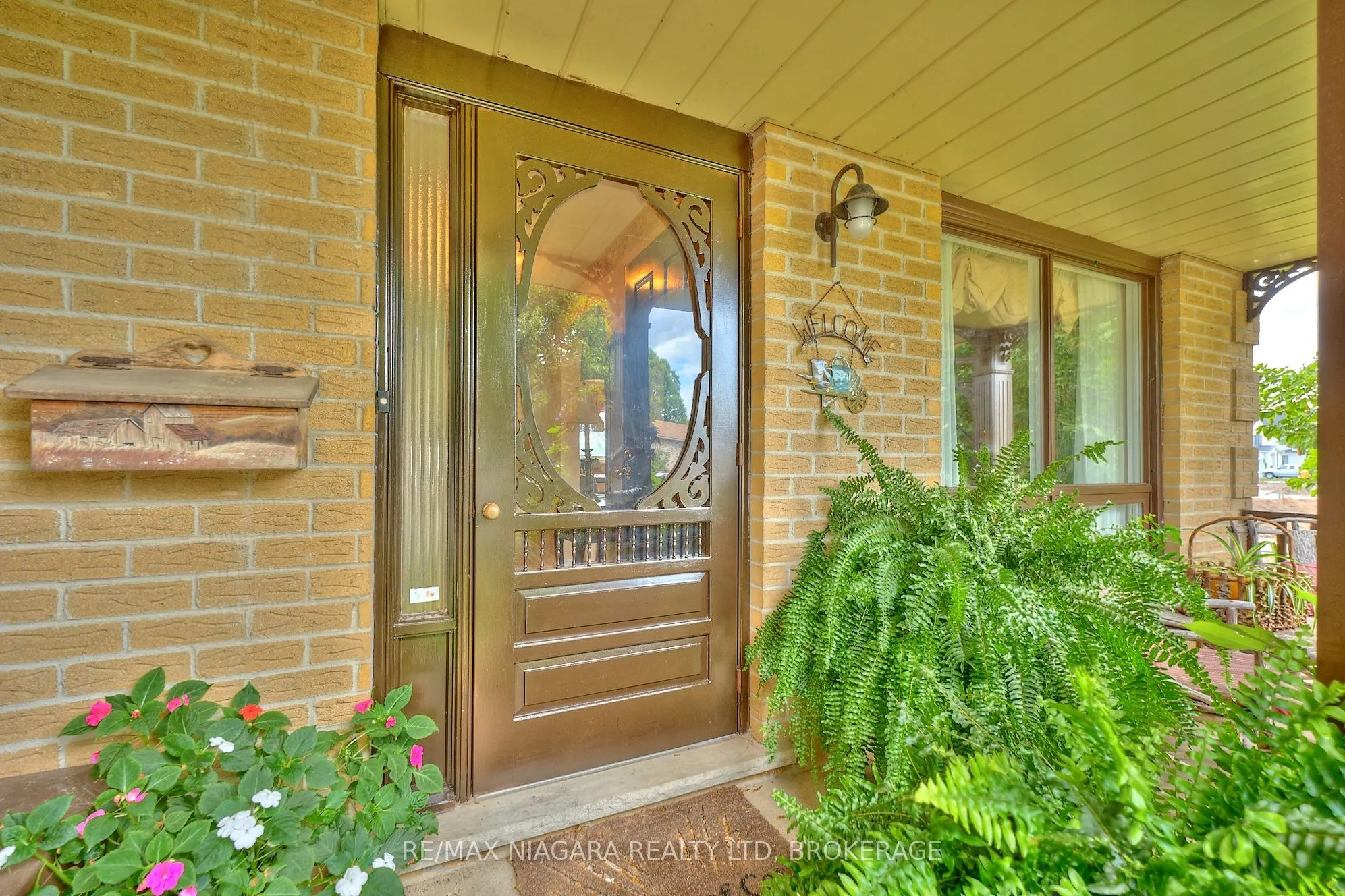 12 Lampman Crescent