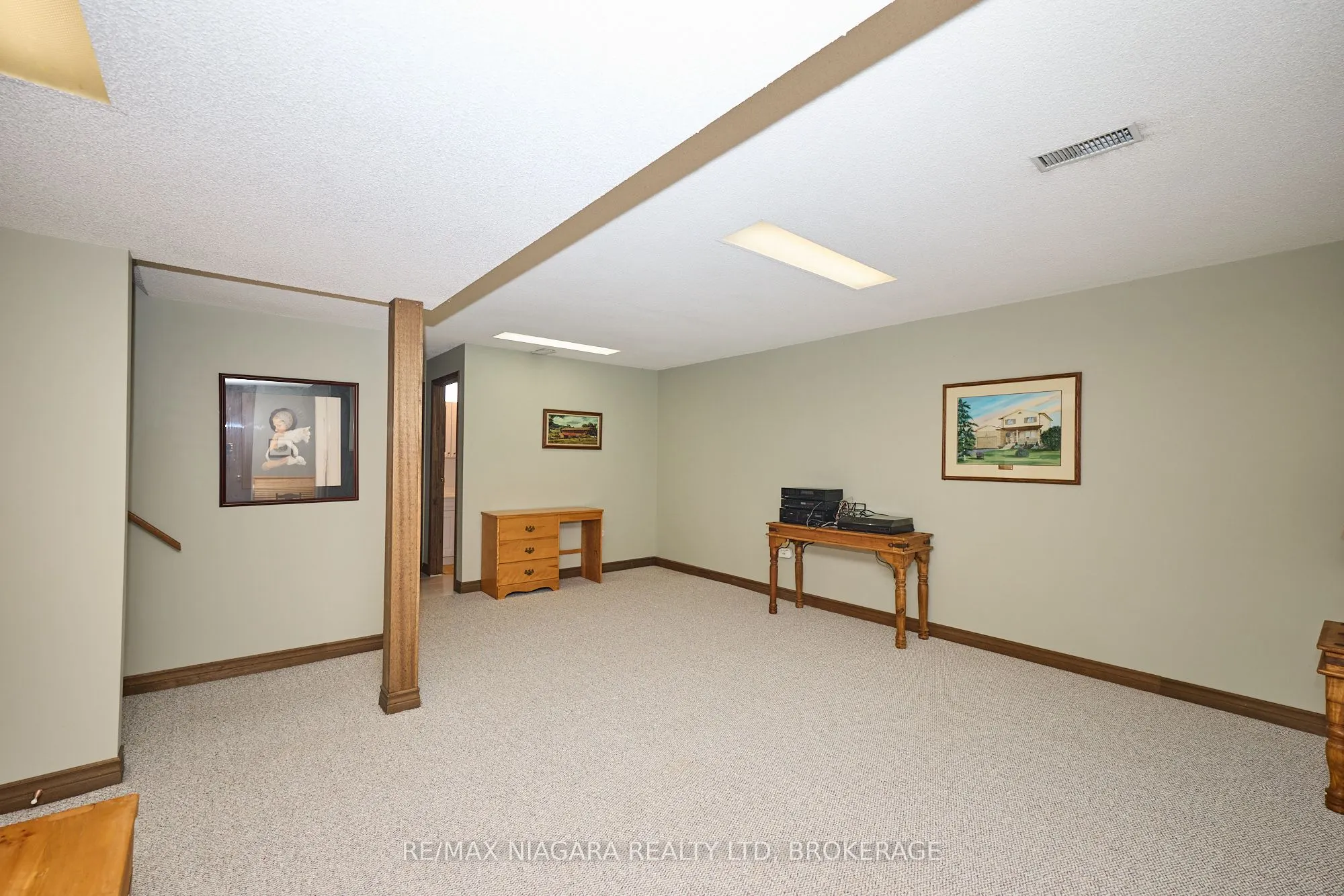 12 Lampman Crescent