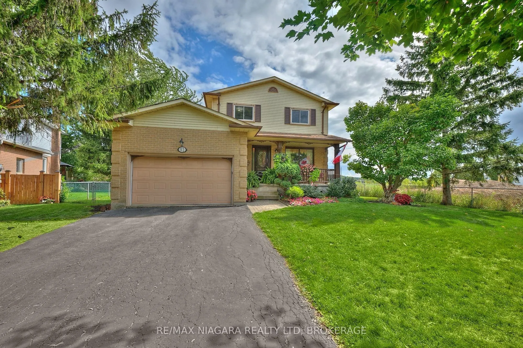 12 Lampman Crescent