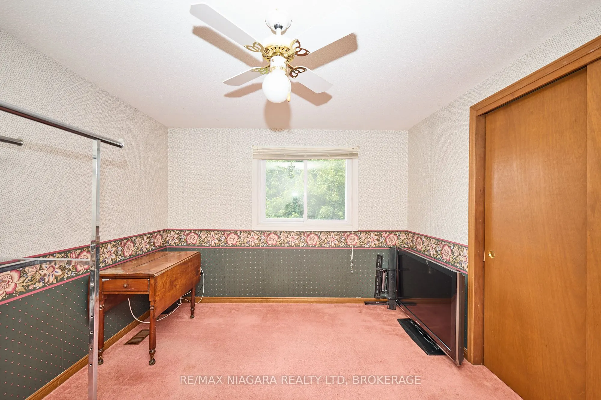 12 Lampman Crescent