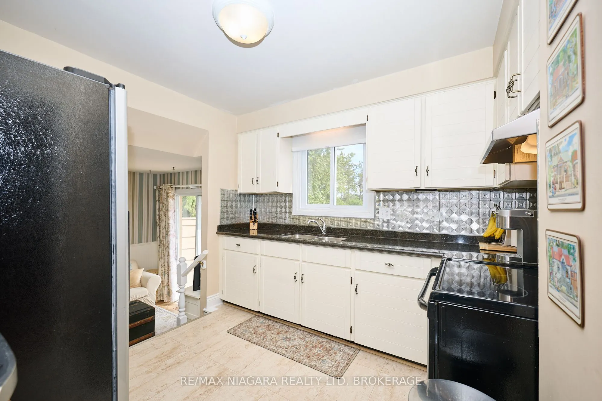 12 Lampman Crescent
