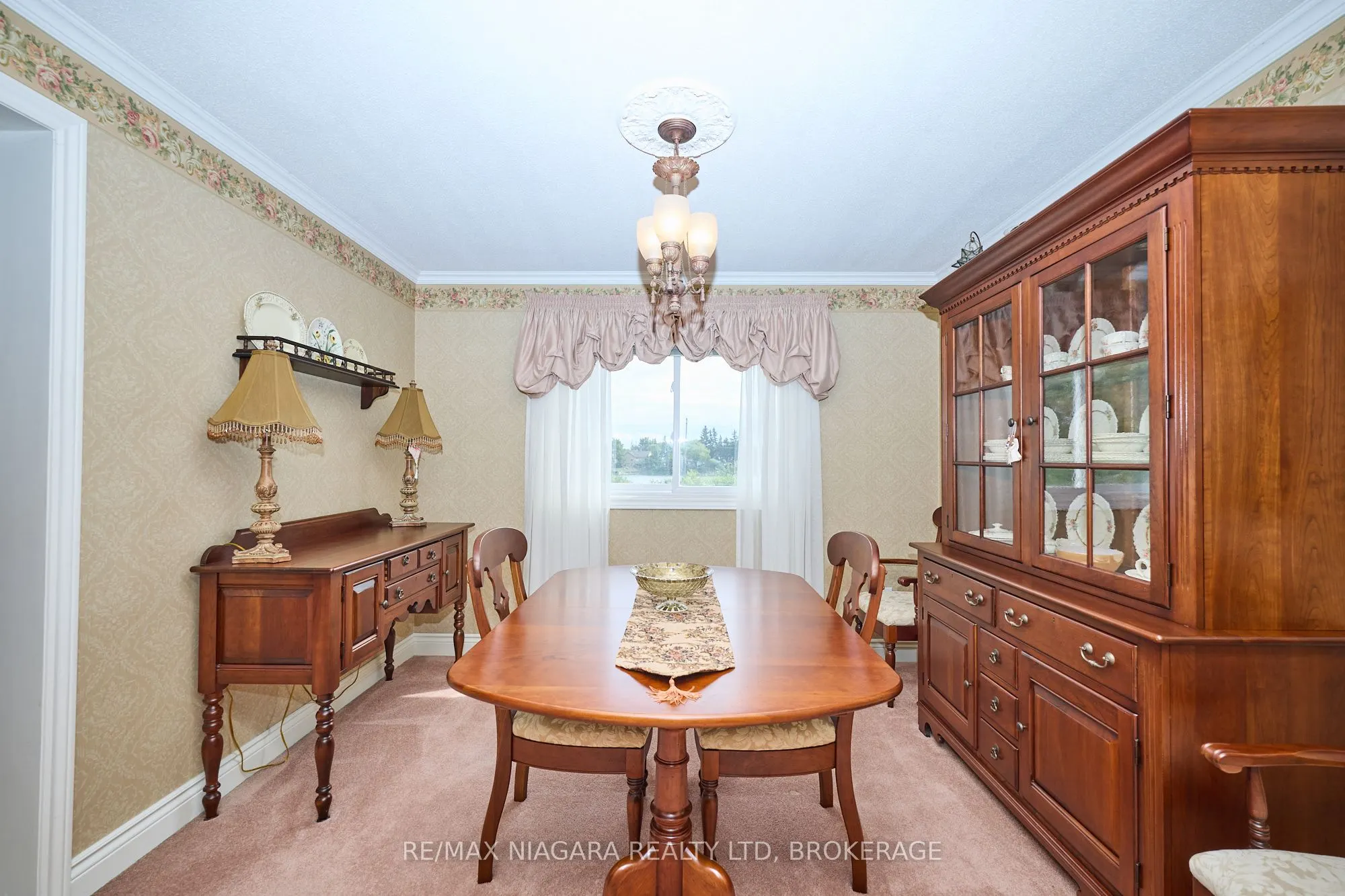 12 Lampman Crescent