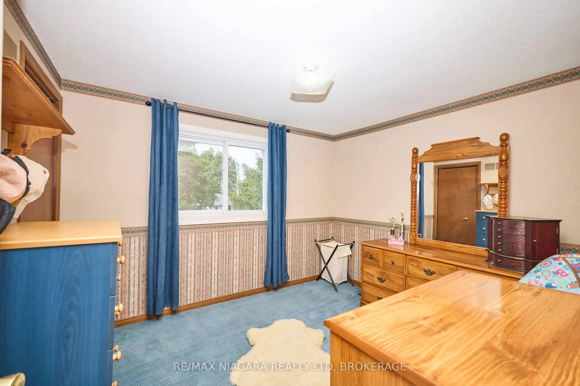 12 Lampman Crescent