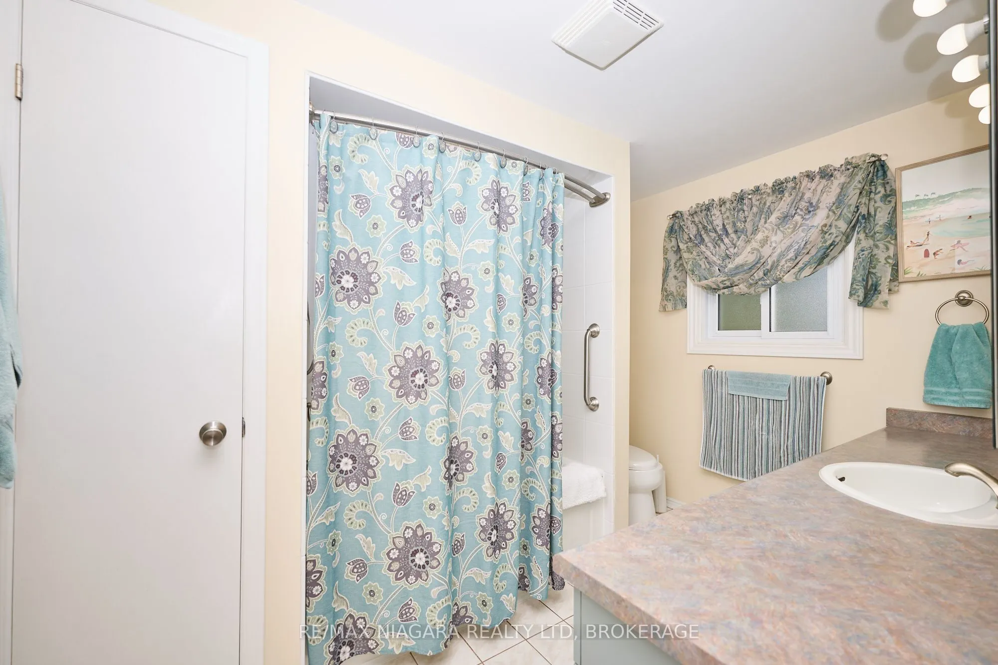 12 Lampman Crescent