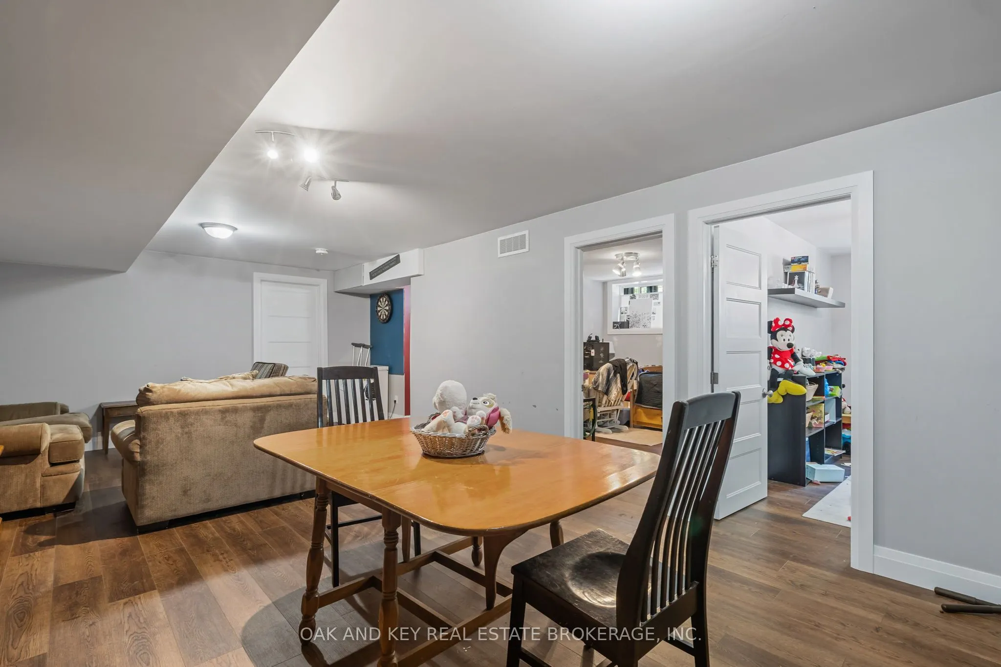 10016 Port Franks Road