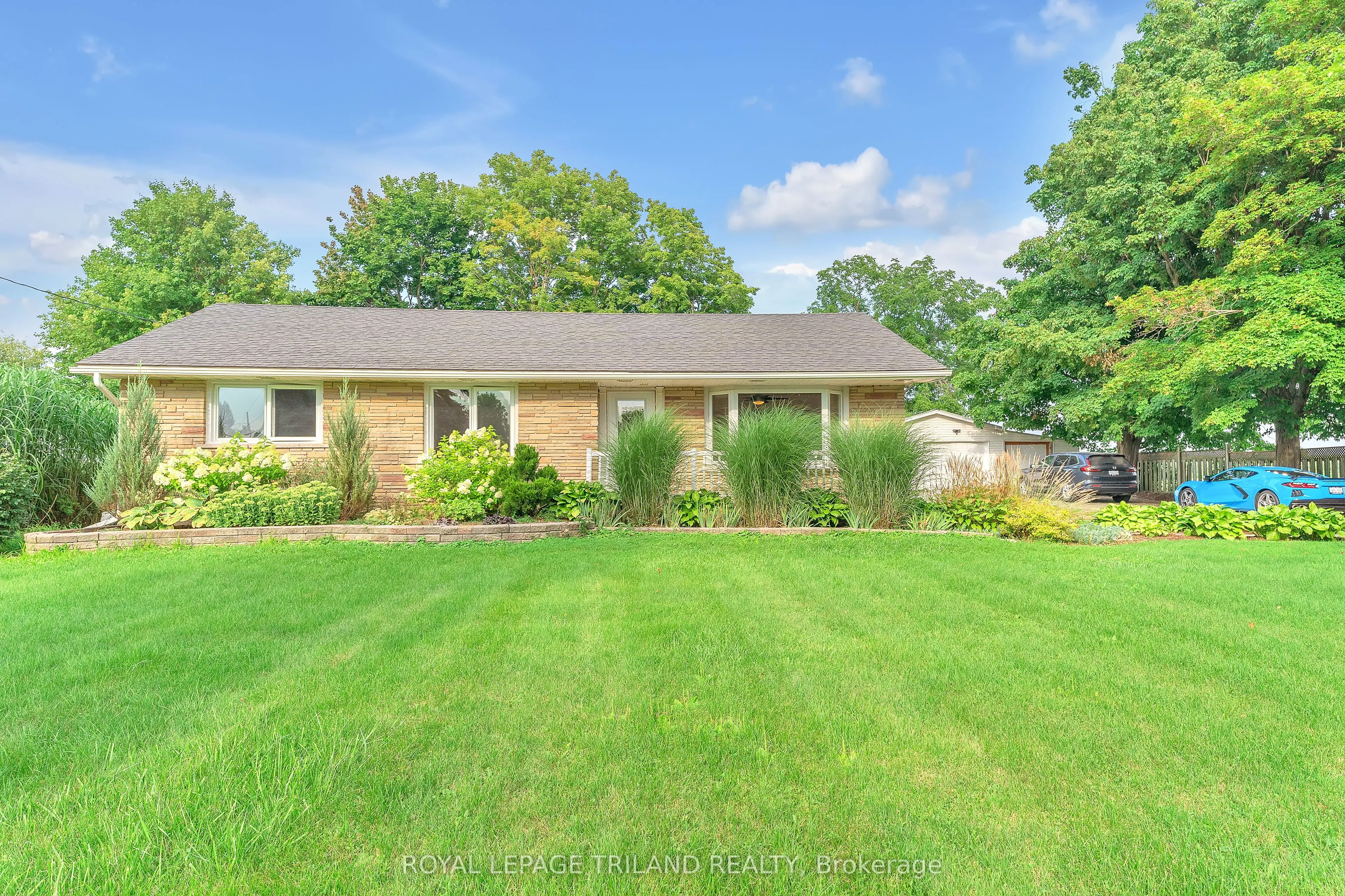 195900 19TH Line, #Upper