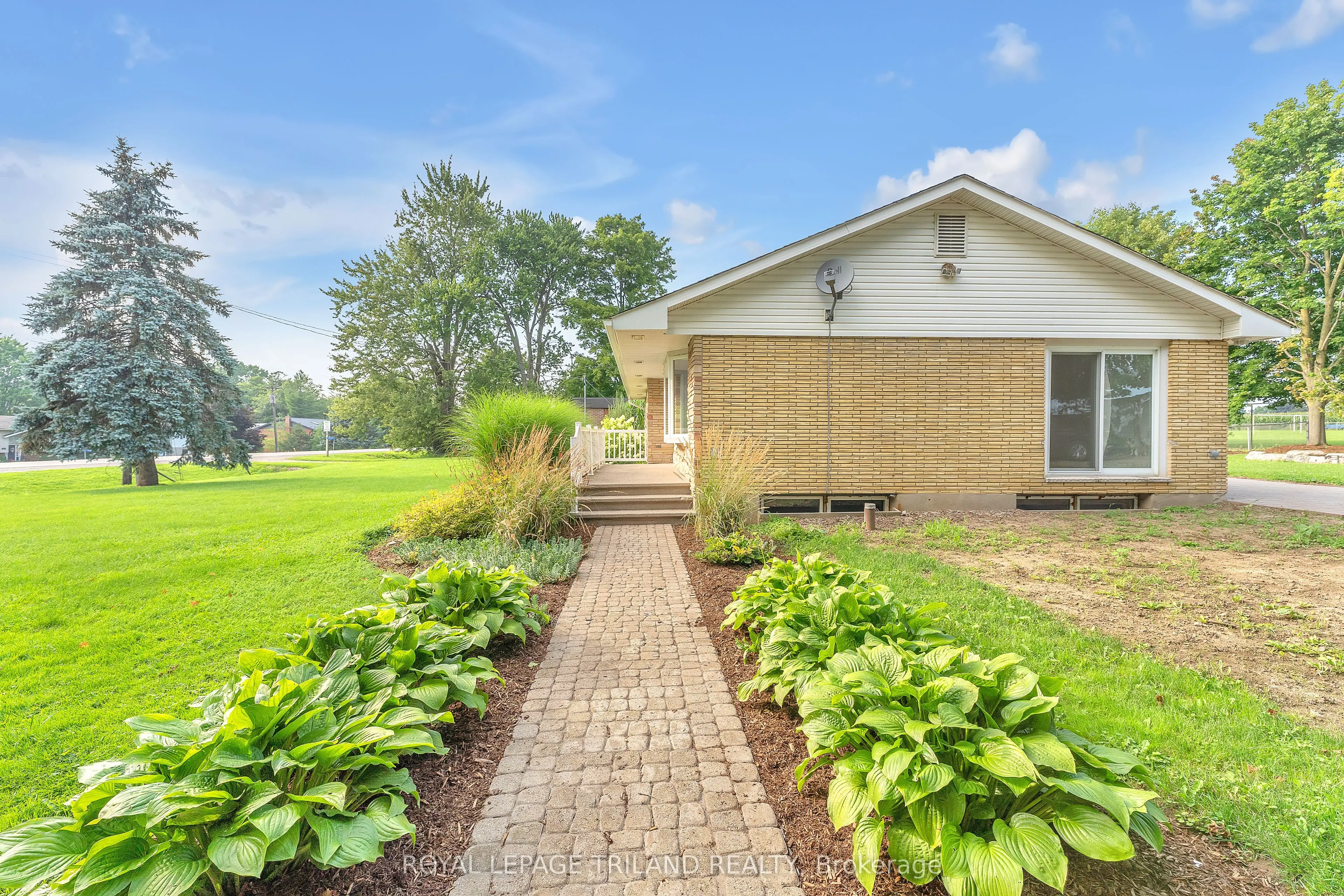 195900 19TH Line, #Upper