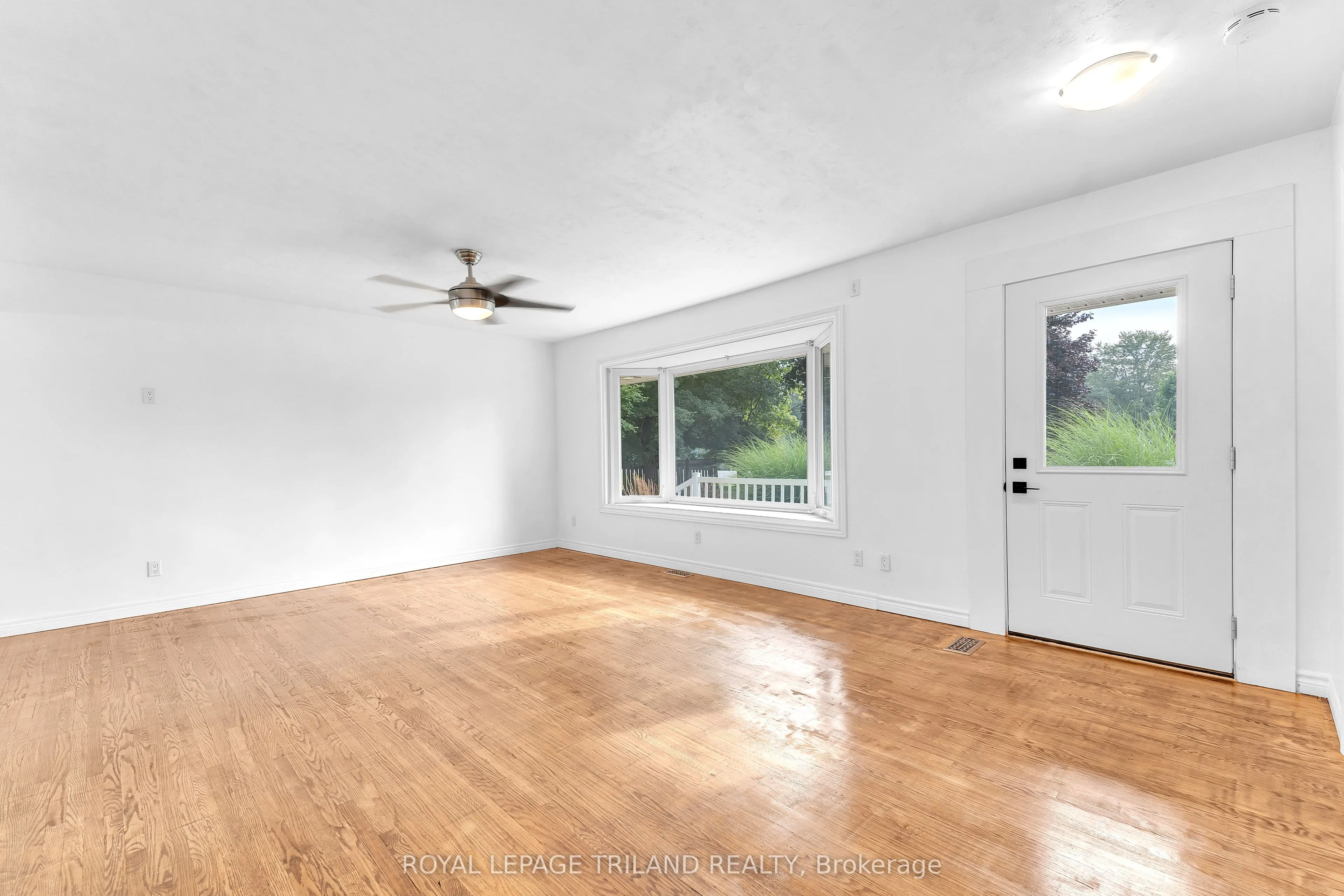 195900 19TH Line, #Upper
