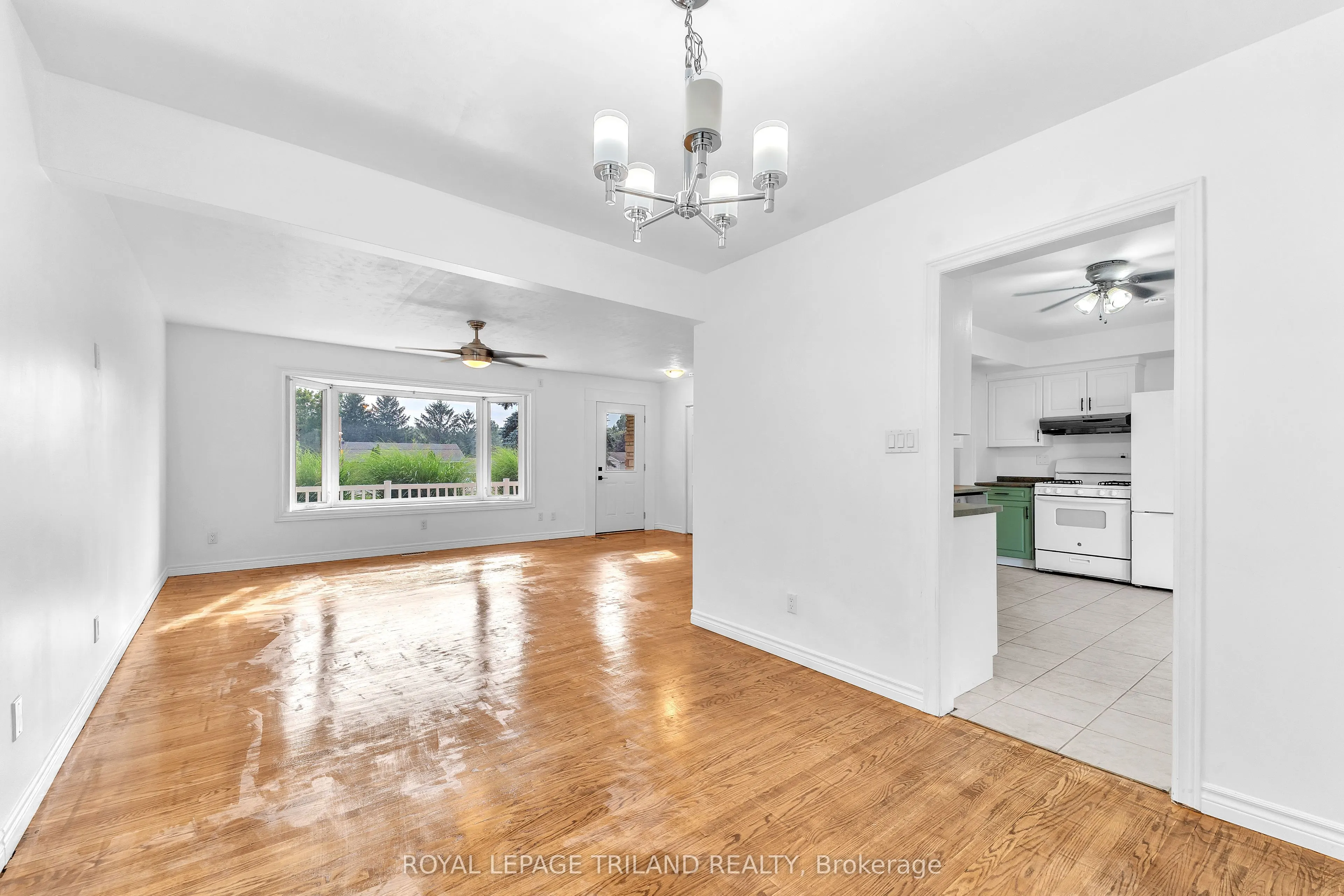 195900 19TH Line, #Upper
