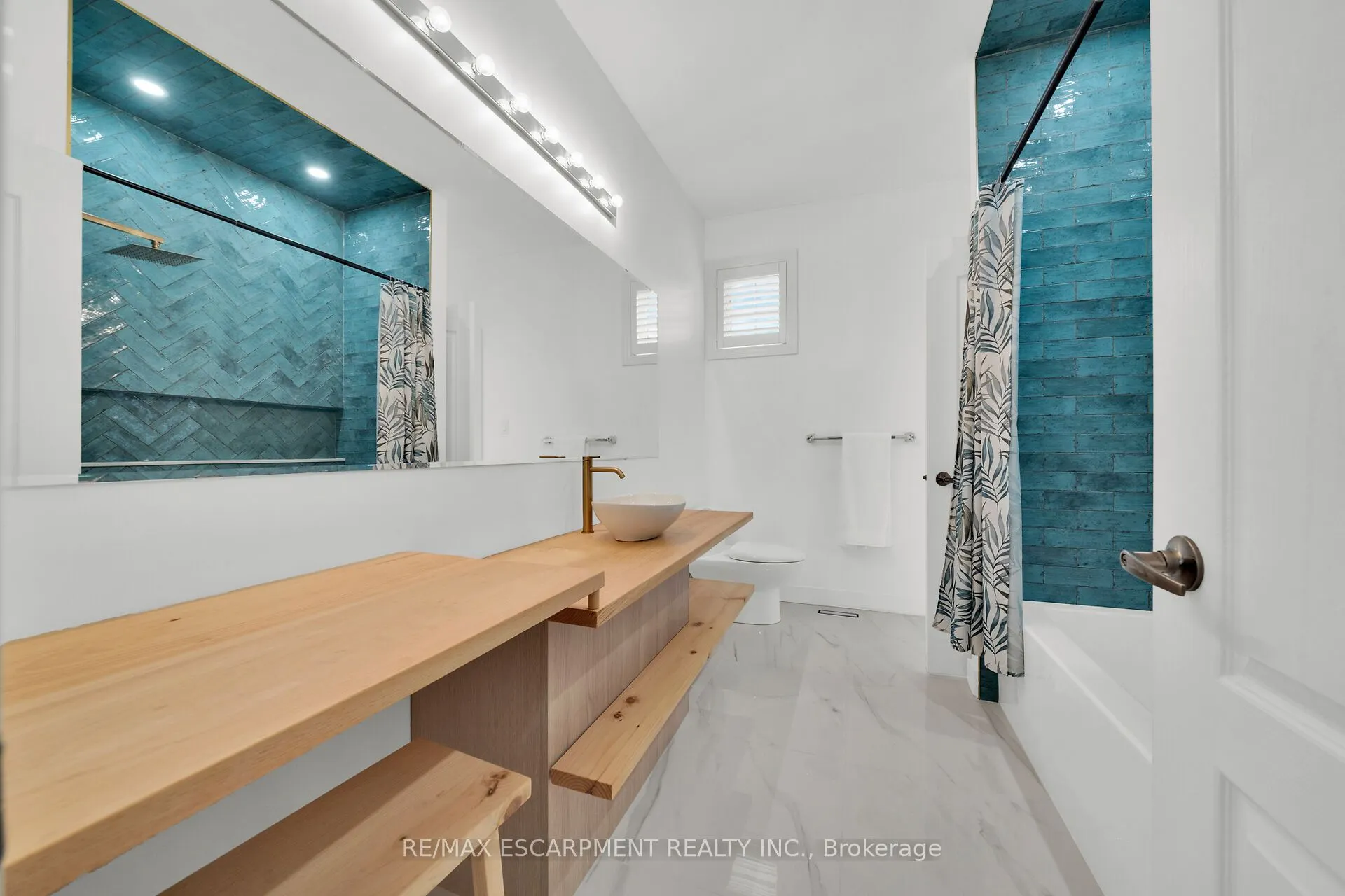 48 Montreal Circle